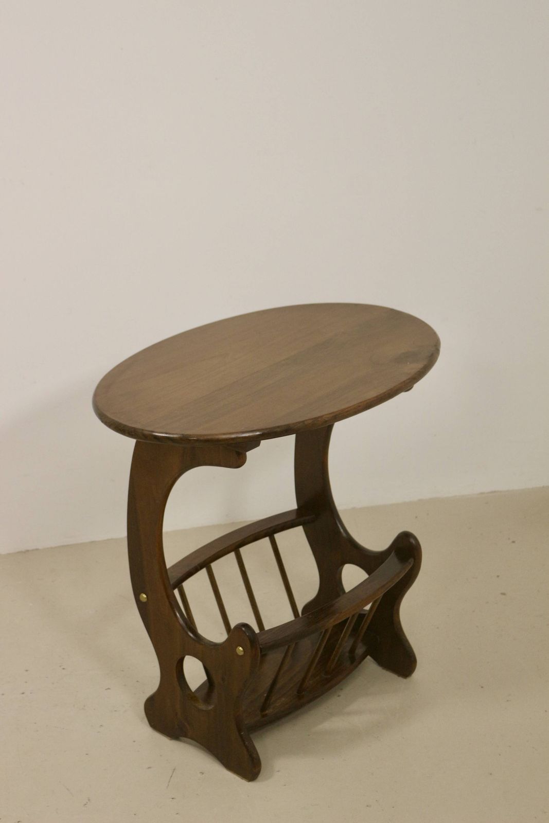 photo vintage Wooden Living Room Coffee Table With Magazine Storage Rack. Ref Mia