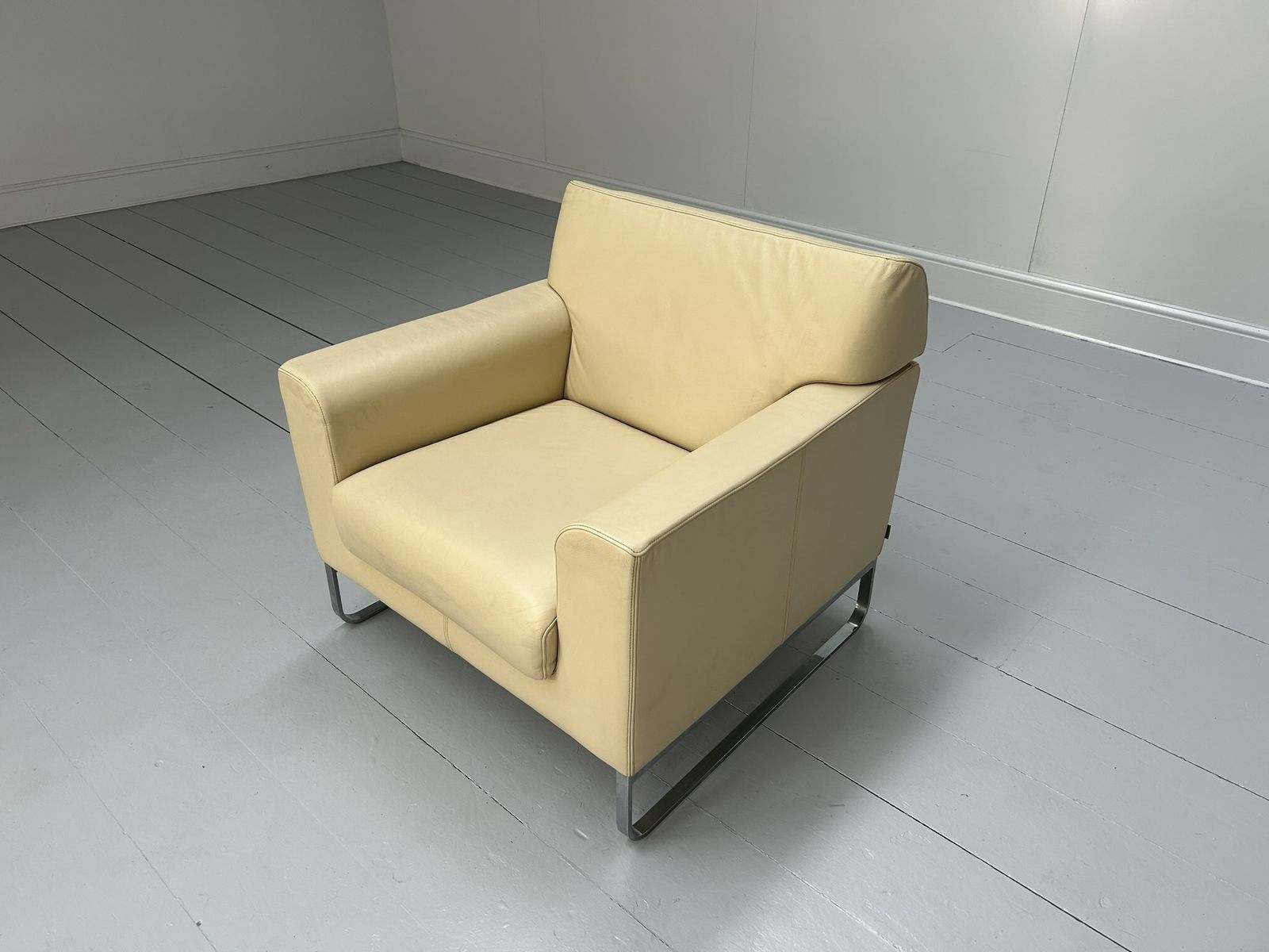 photo buy Pair Of Walter Knoll “Morgan 465” Armchairs – In Cream Leather