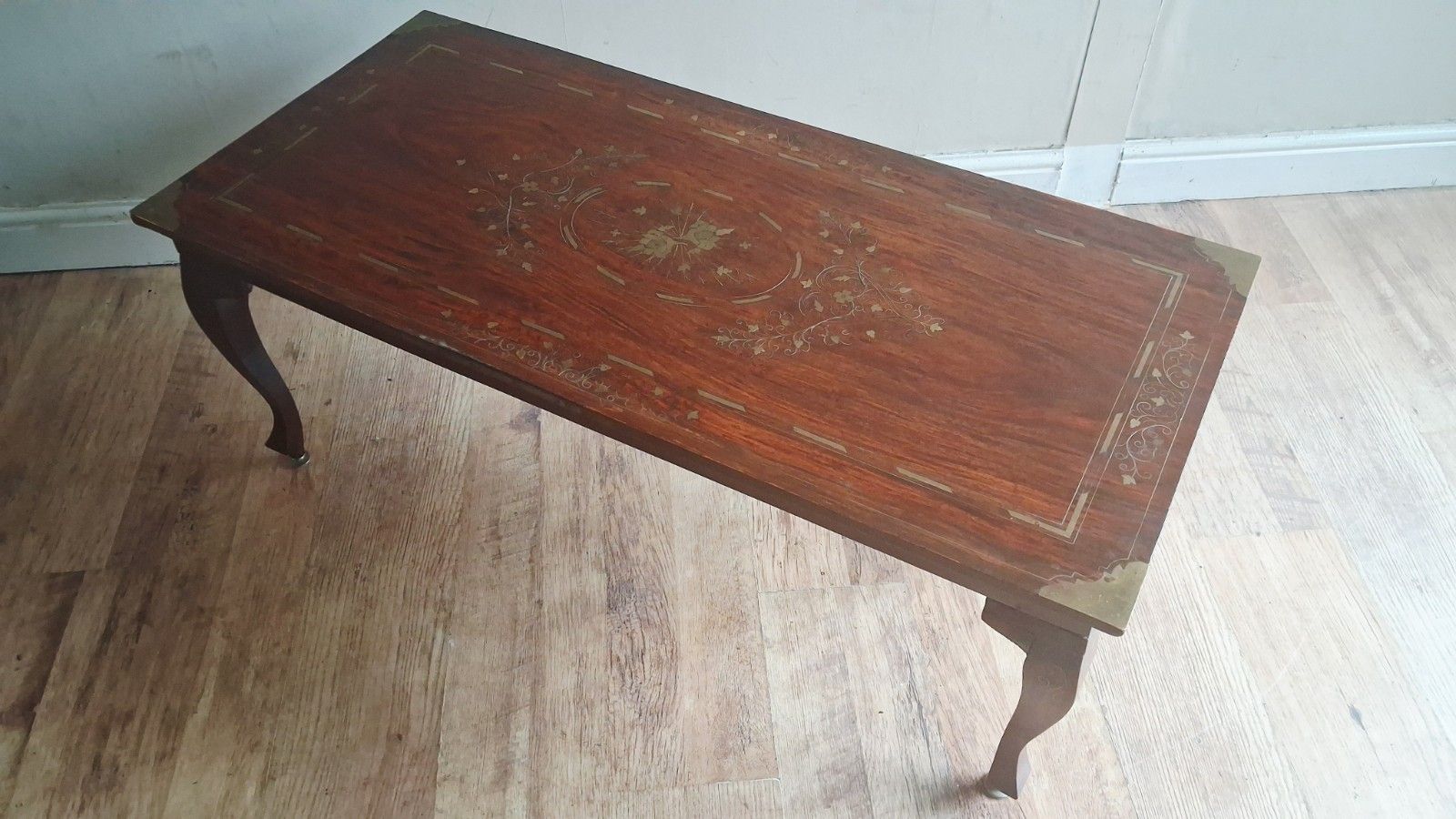 photo vintage Beautiful Original Indian  Mid Century Brass Inlay Rosewood Drinks /Coffee Table
