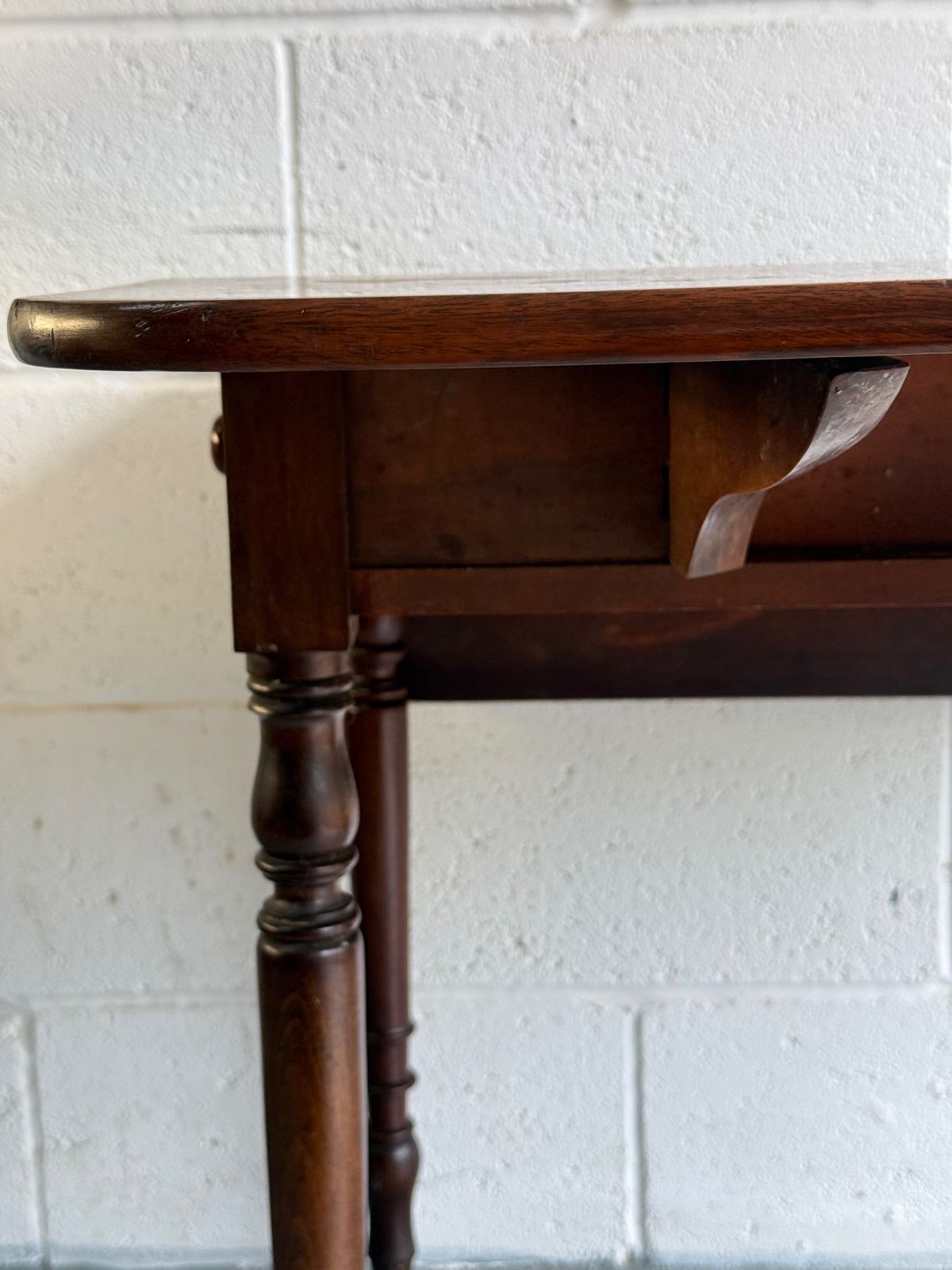 Beautiful English Regency Era Pembroke Table In Mahogany photo for sale