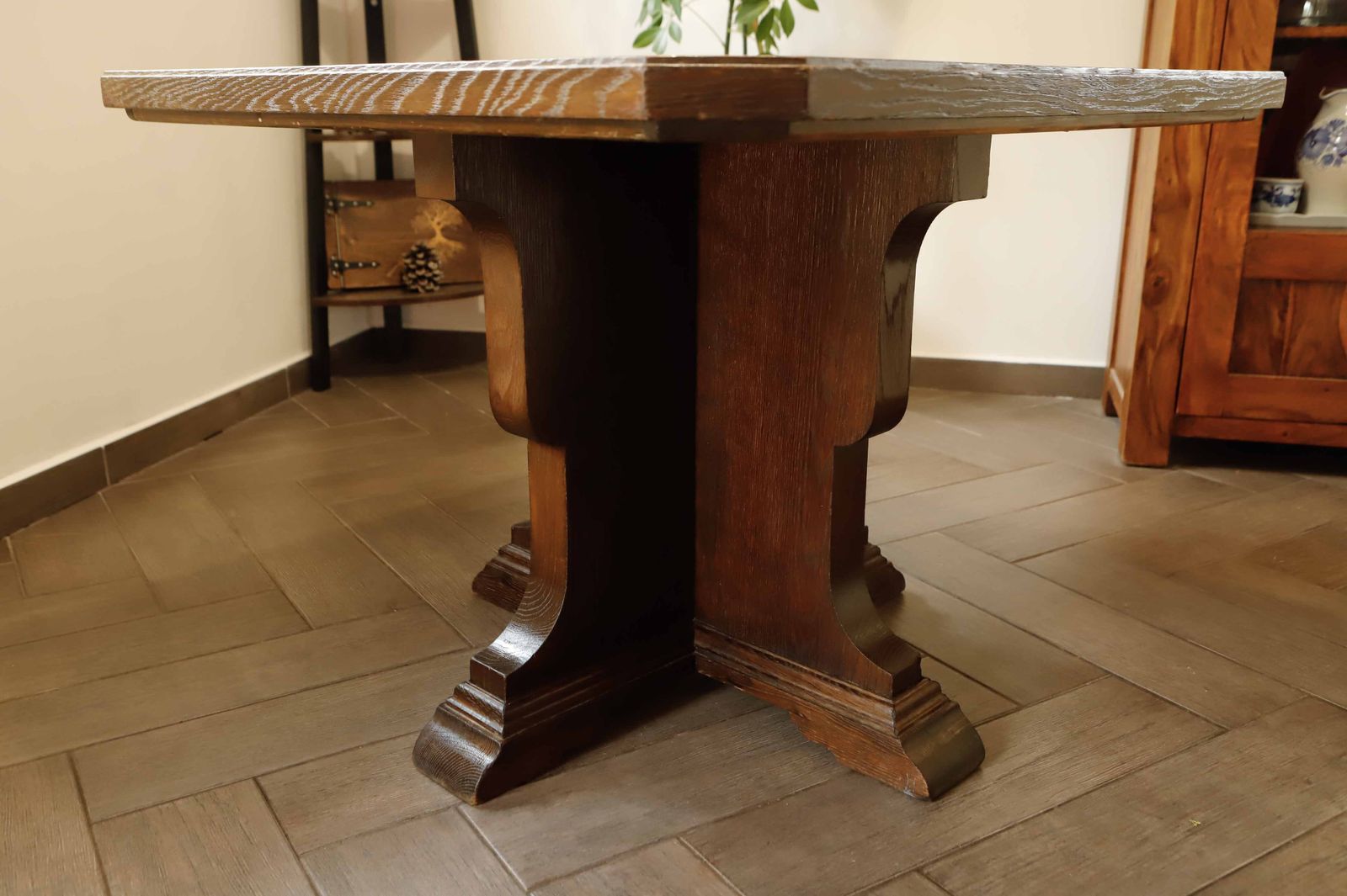 Rustic Oak Table With Central Base photo vinterior