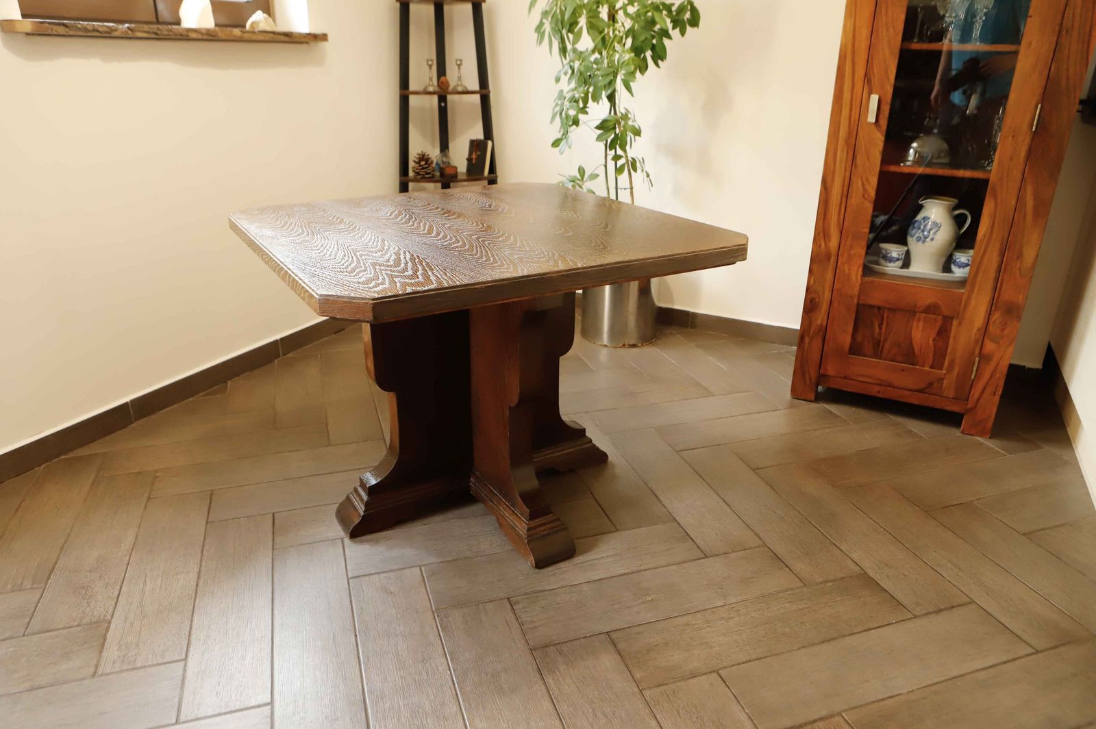 photo for sale Rustieke eiken tafel met centrale voet