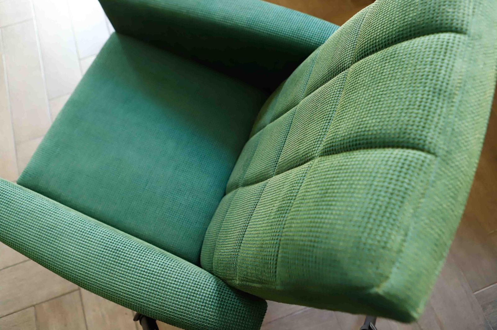 1090.0 Pair Of Retro Swivel Chairs On Casters photo