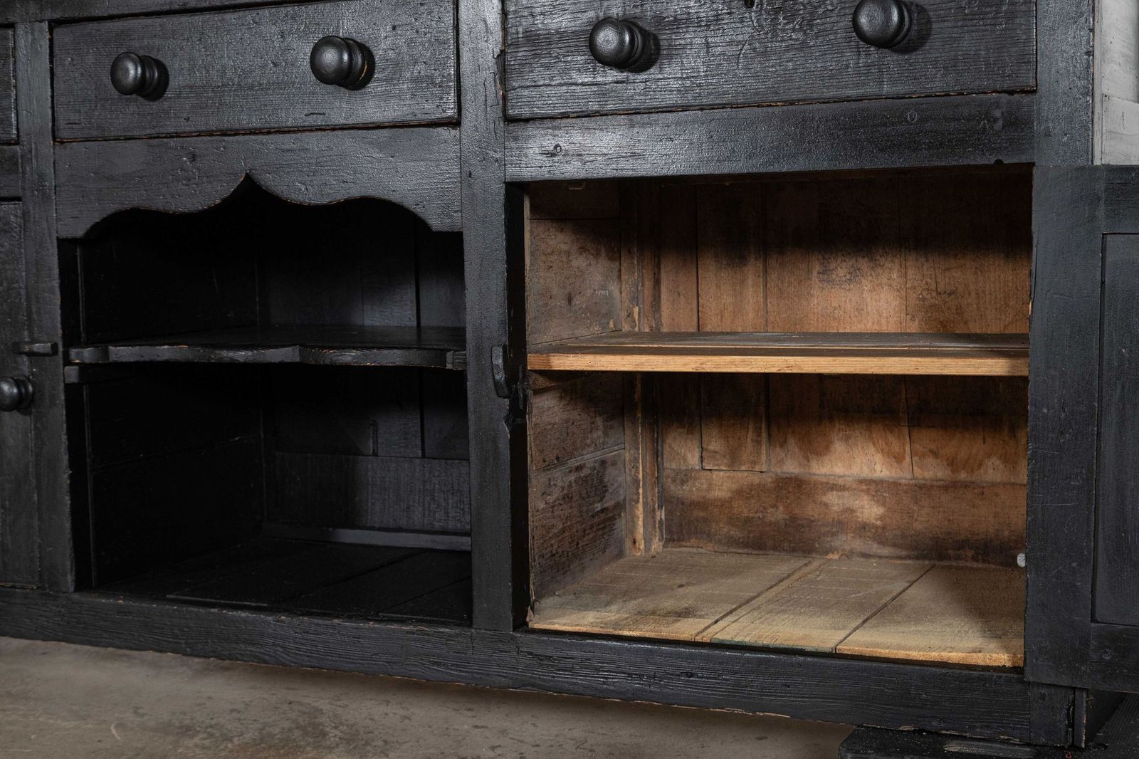 photo vinterior 19thc English Country Ebonised Pine Dresser Base