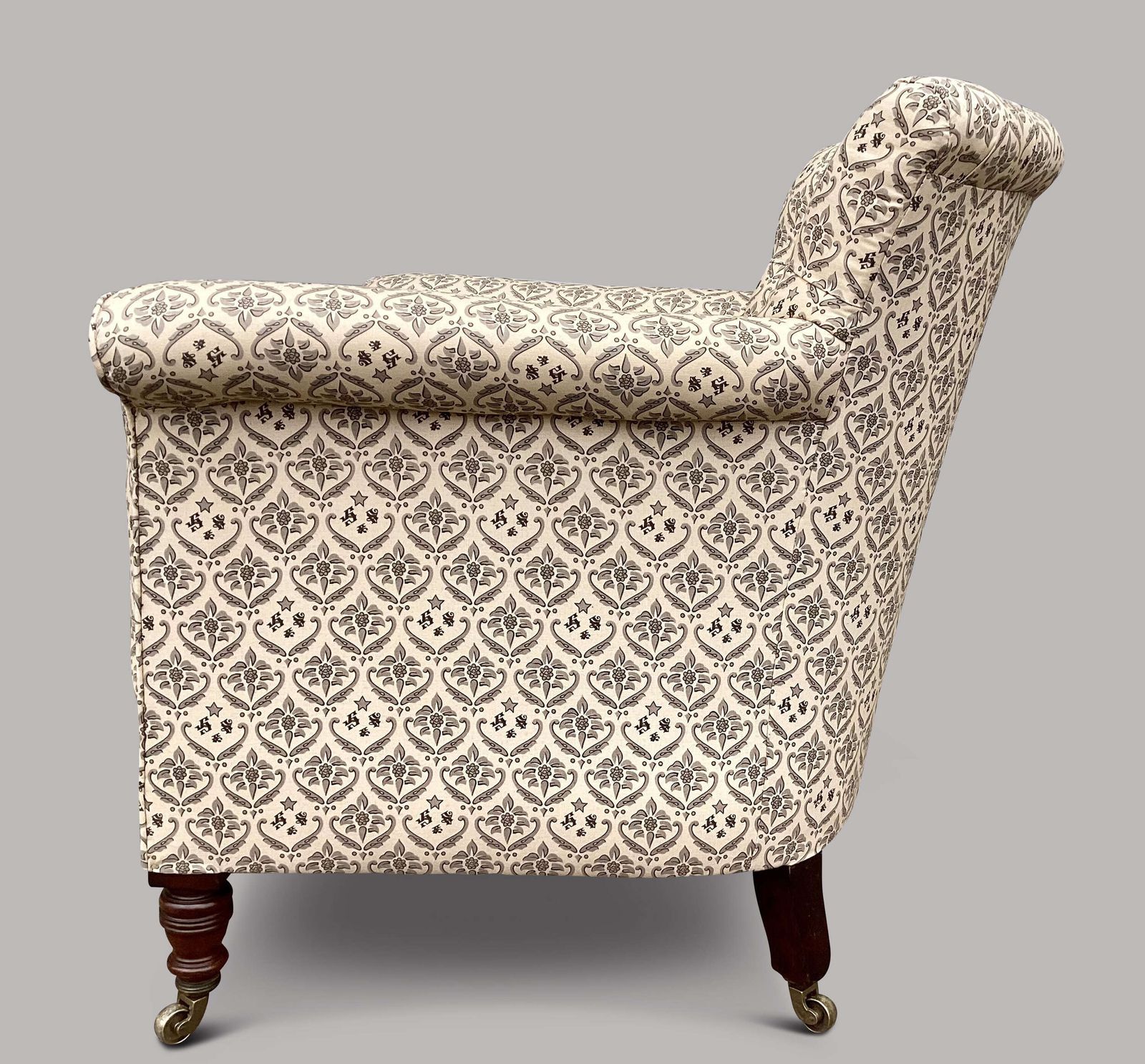 5225.0 Good C19th Howard And Sons Upholstered Woodstock Armchair photo