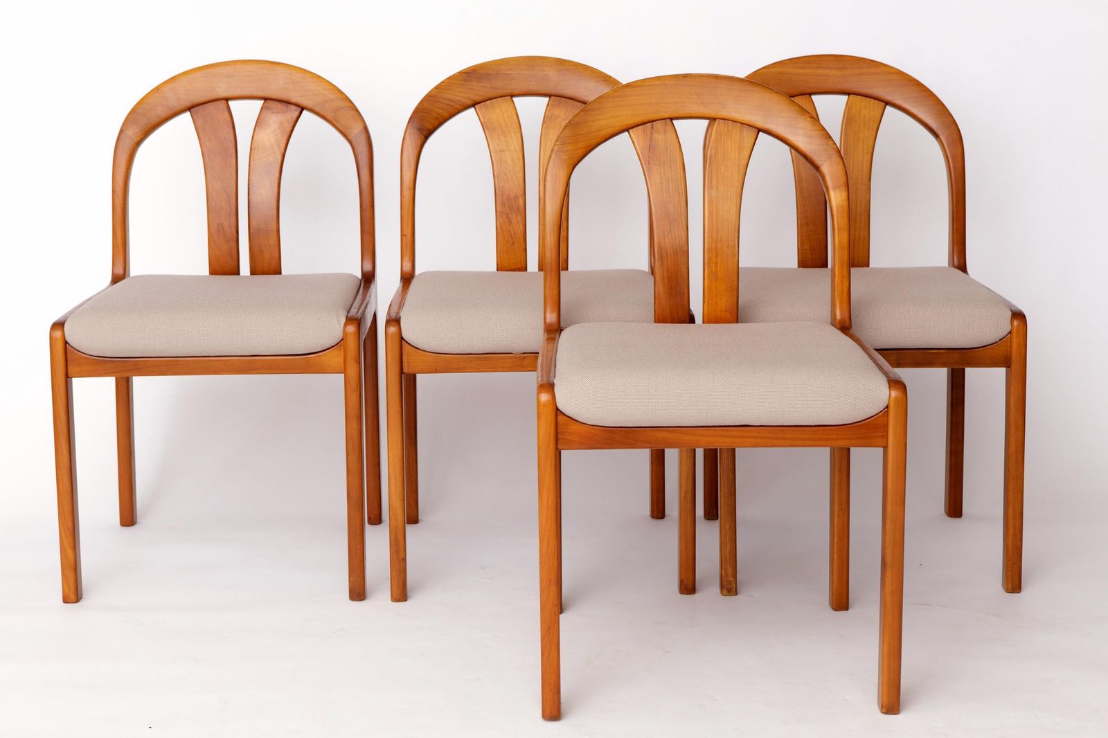Set Of 4 Vintage Dining Chairs By Lübke – Germany 1970s – Cherrywood & Gray Upholstery