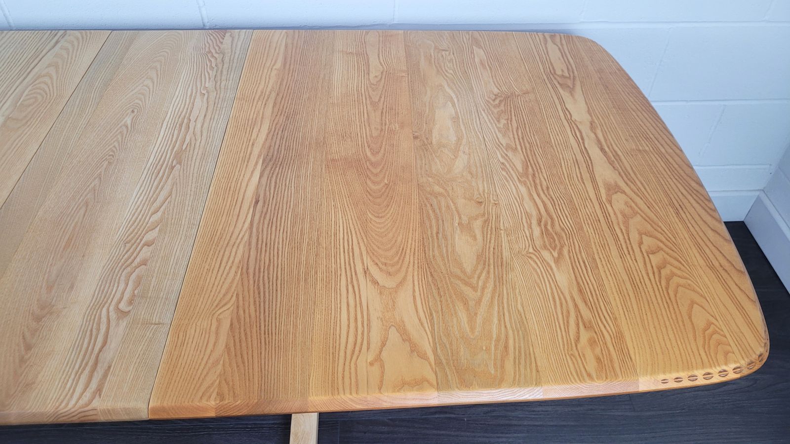 photo furniture Ercol Burford Grand Extending Dining Table, 1990s