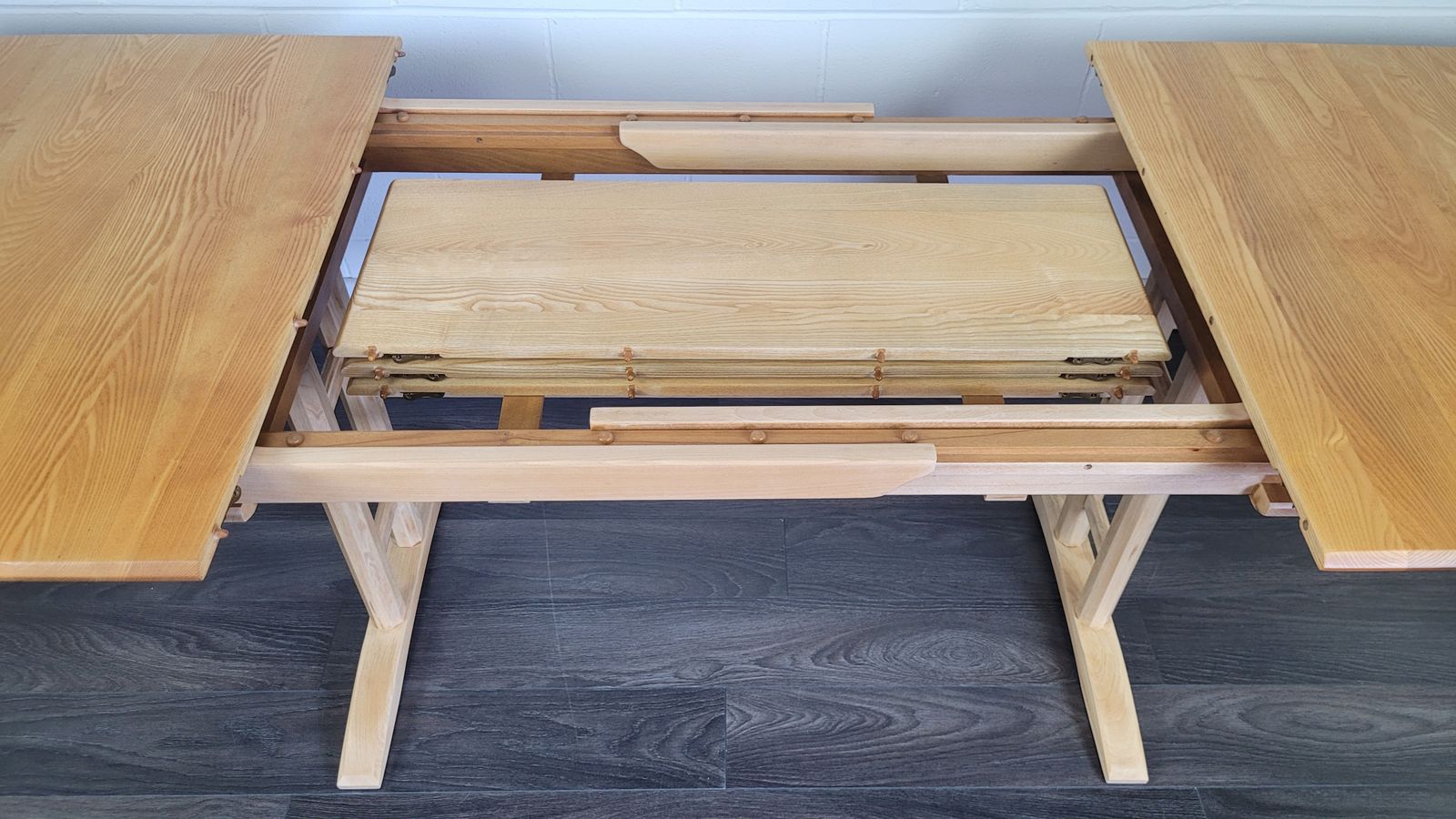 photo vinterior Ercol Burford Grand Extending Dining Table, 1990s