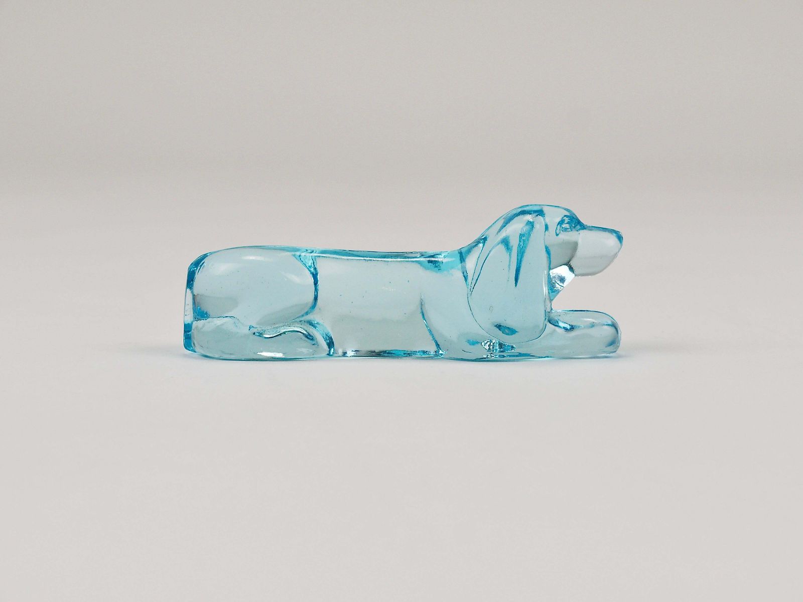 6 French Art Deco Dachshund Basset Hound Knife Rests, Light Blue Glass, 1930s photo vinterior