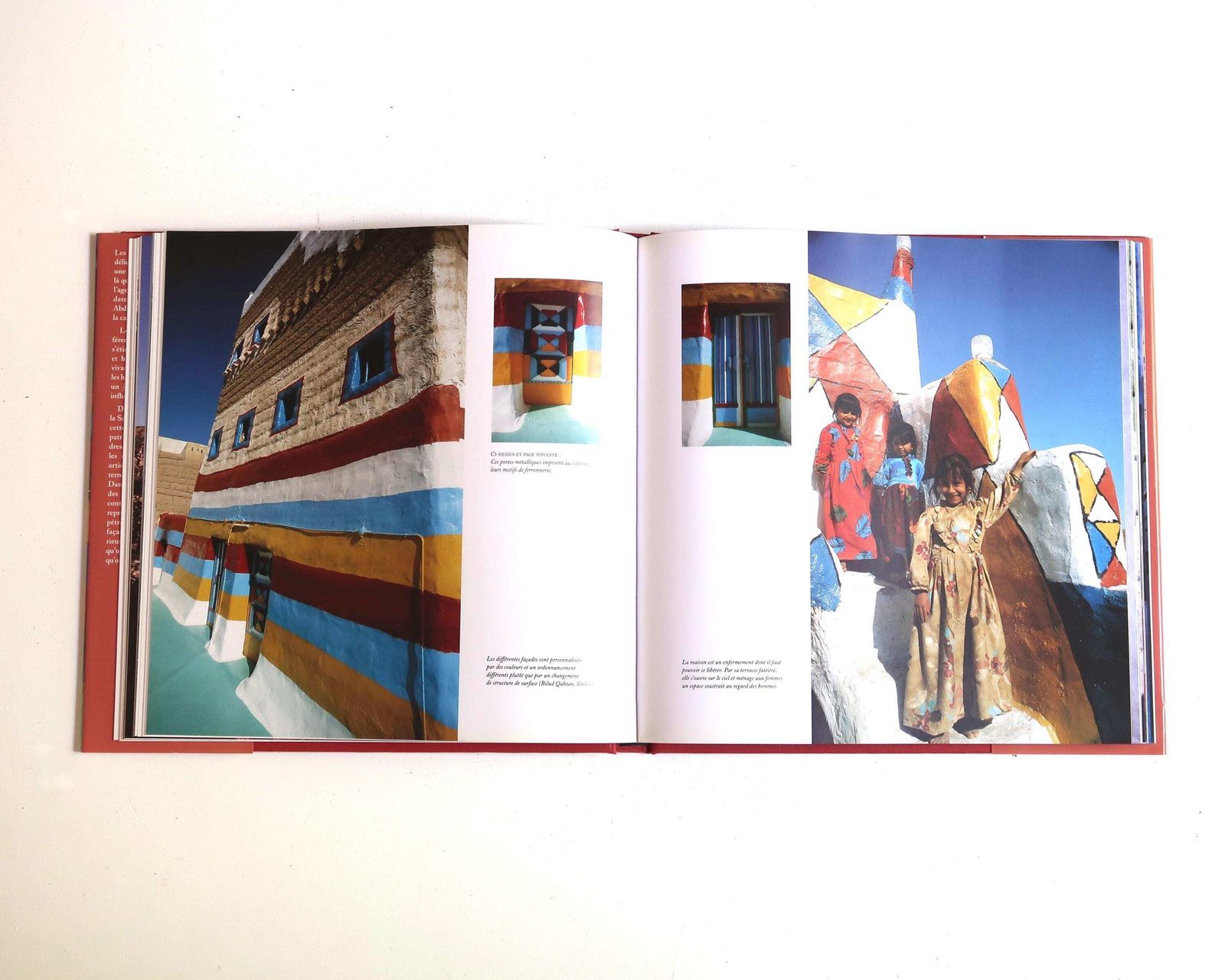 French Book "Tableaux D'arabie" By Thierry Mauger, 1996 / Architecture, Architect, Tribal, Primitive, Vernacular, Colorful Wall, Arab, House photo vinterior