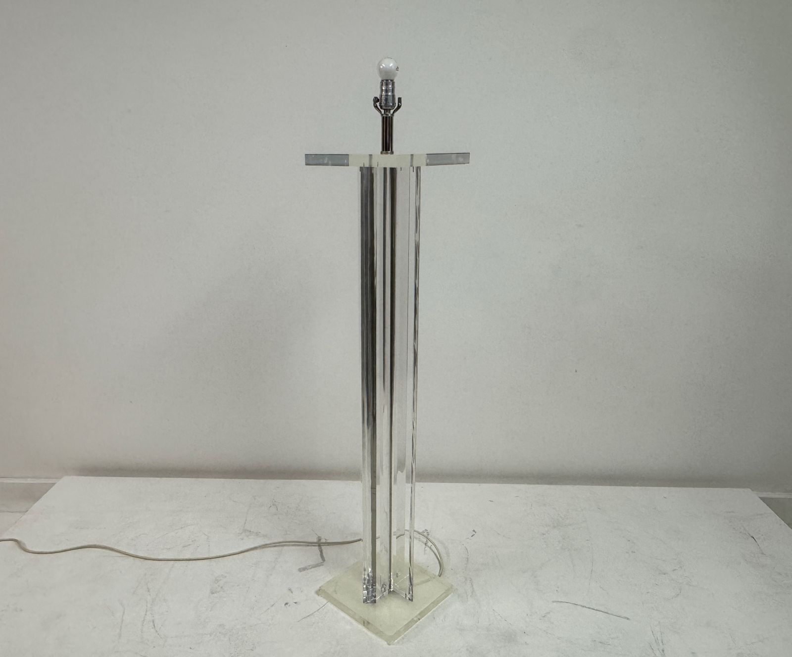 photo vinterior Lucite Floor Lamp By Primo, American, Circa 1970s–1980s
