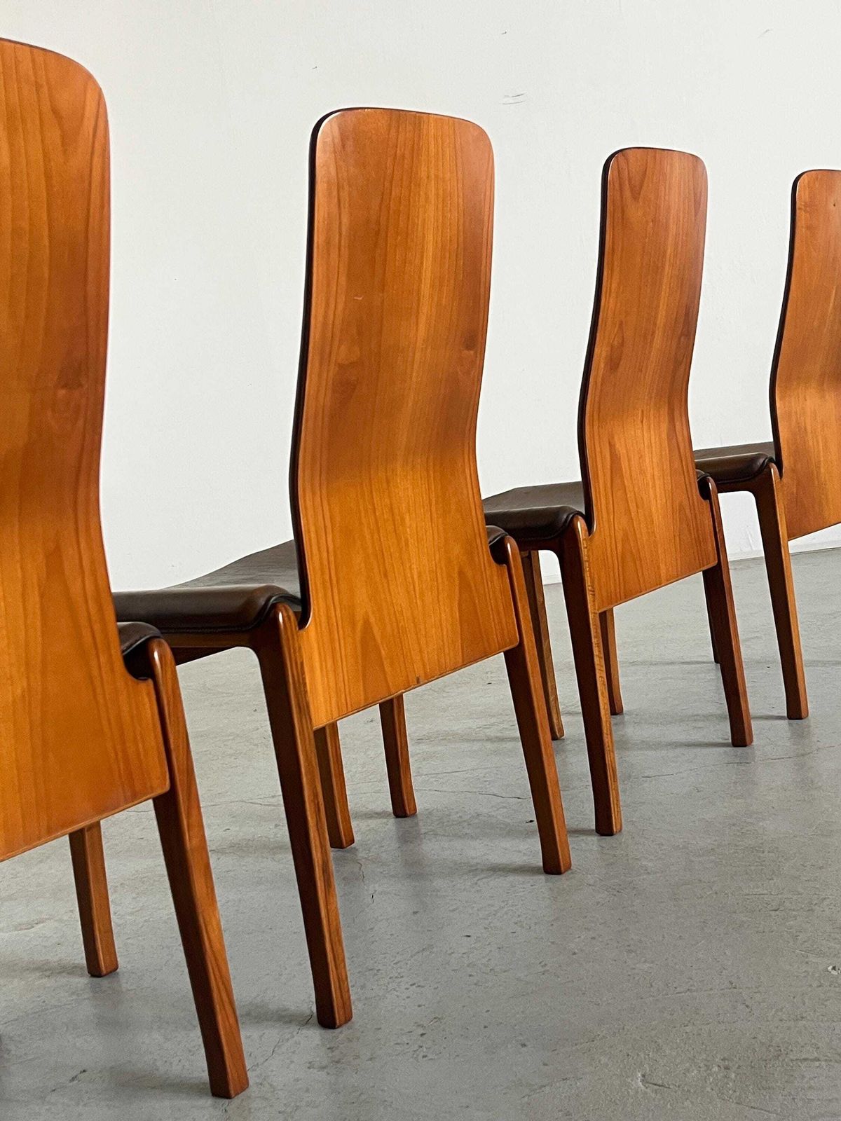Set Of 4 Vintage 'Fiorenza' Dining Chairs By Tito Agnoli For Molteni In Leather & Walnut, 1968 Italy photo 1822.0