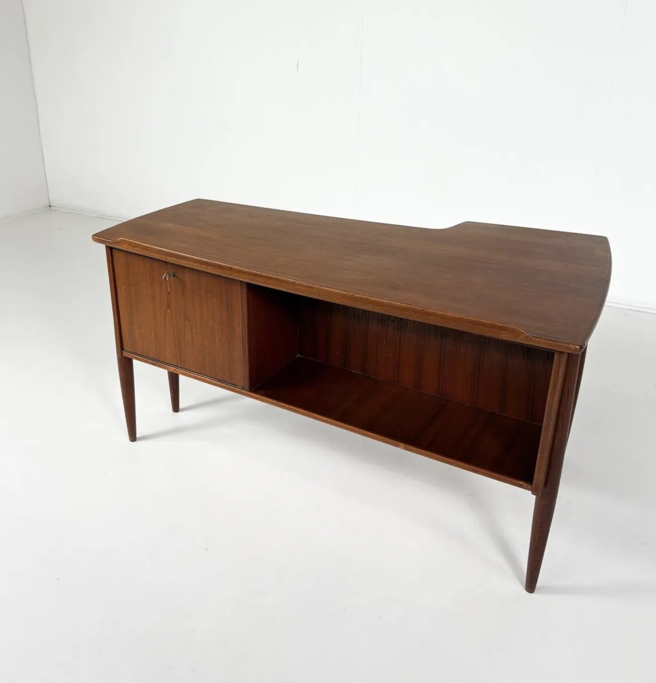 Boomerang Desk A10 By Göran Strand For Lelangs Möbelfabrik, 1960s photo vintage