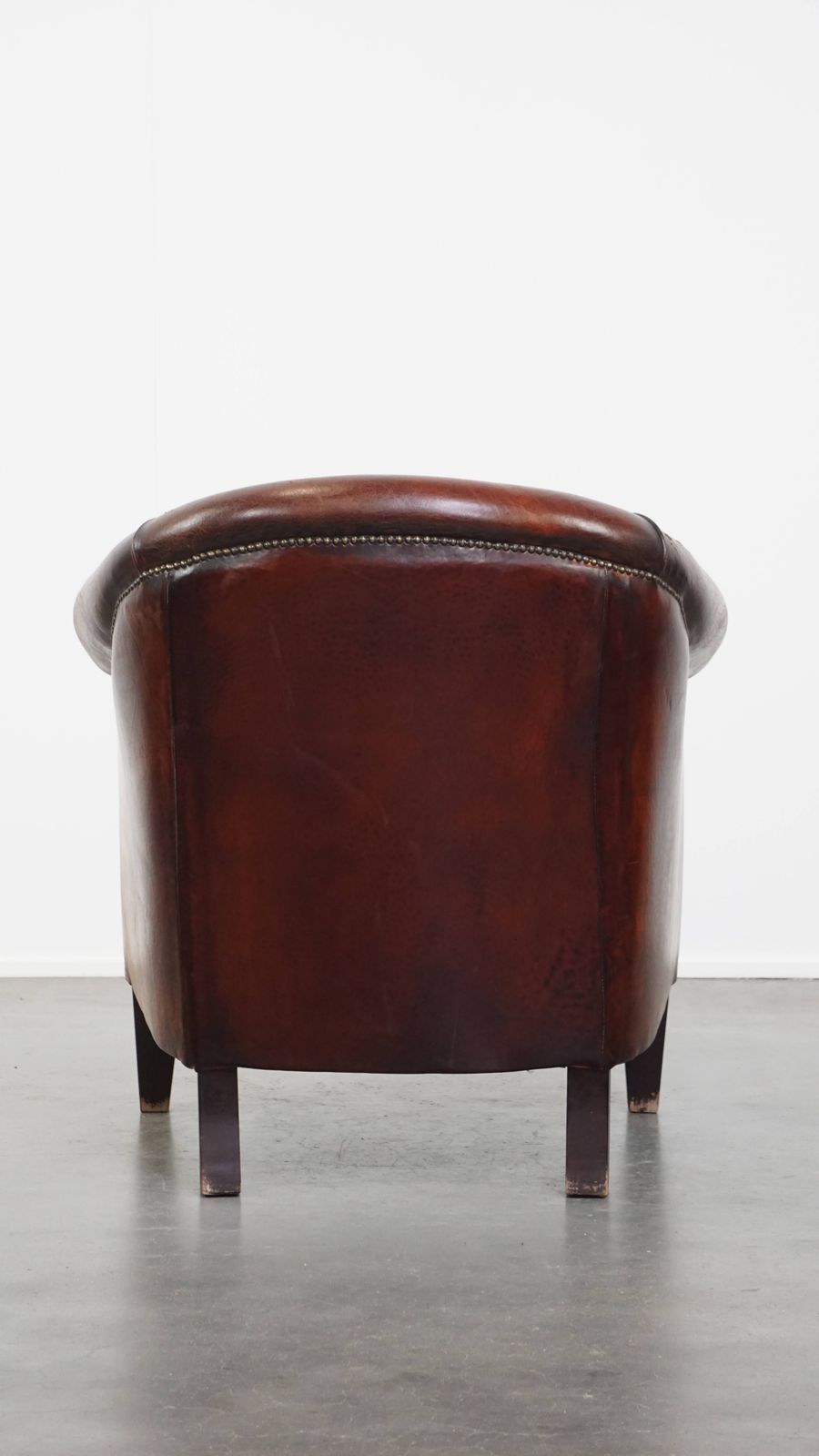 Schapenvacht Club Fauteuil In Een Mooie Warme Cognackleur Met Een Fraaie Patina photo Meubels