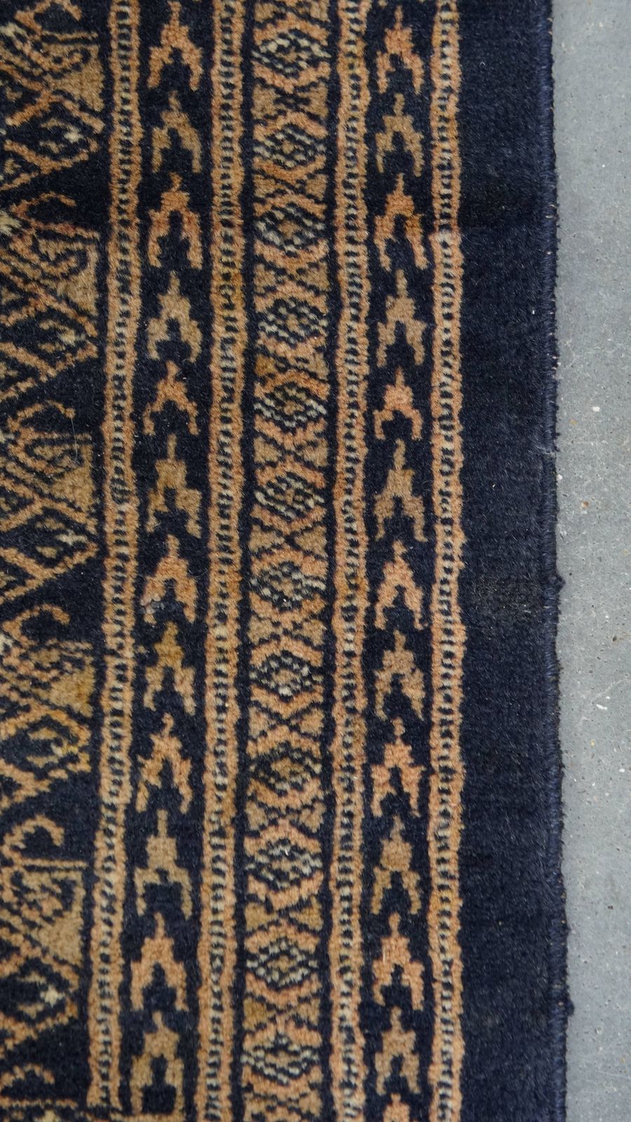 Vierkant Decoratief Vloerkleed In Oosterse Stijl Met Verfijnde Patronen, Voornamelijk In Rood En Blauw – 105 X 98 Cm photo 198.2439