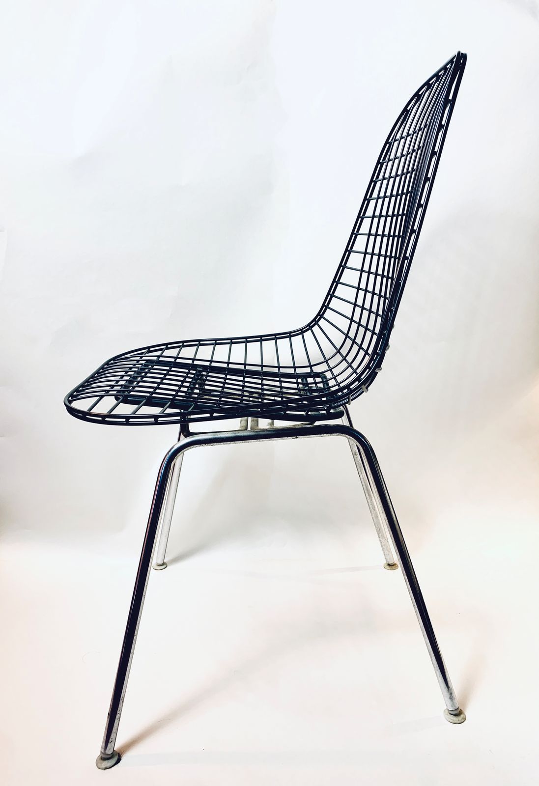 A Pair Of Dkr Wire Chairs By Charles Eames For Herman Miller photo 950.0