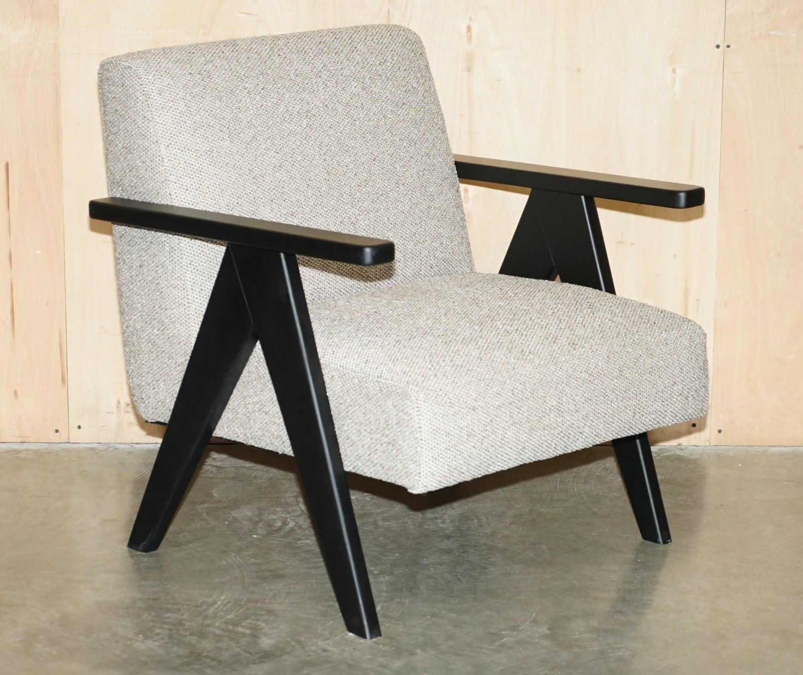 New Exdisplay Nordic Style Edgar Armchair With Beech Wood Frame & Oatmeal Fabric