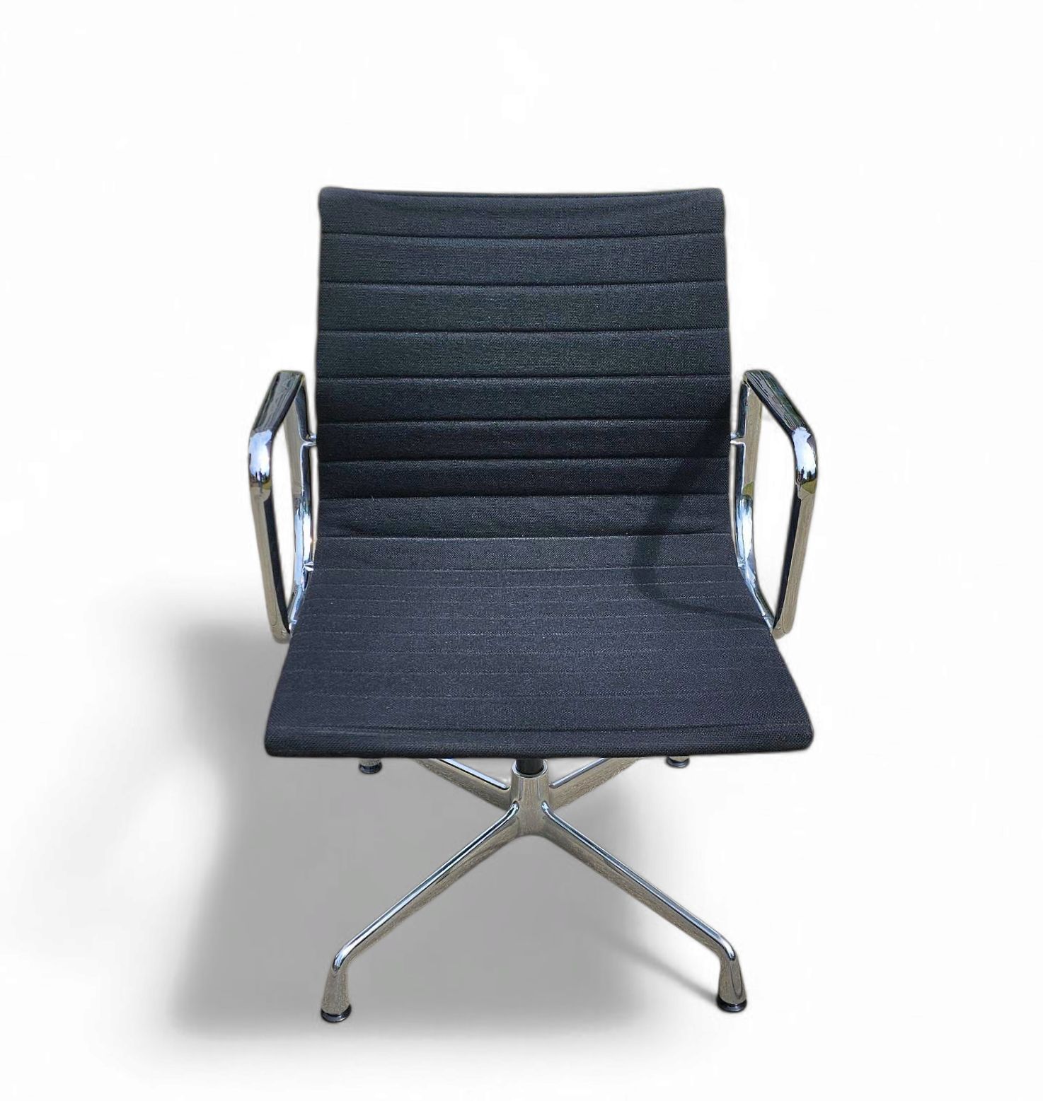 849.0 Ea 107 / 108 Alu  S / Eames / Vitra Office Chair / Black Hupsak Fabric / Chrome Frame photo