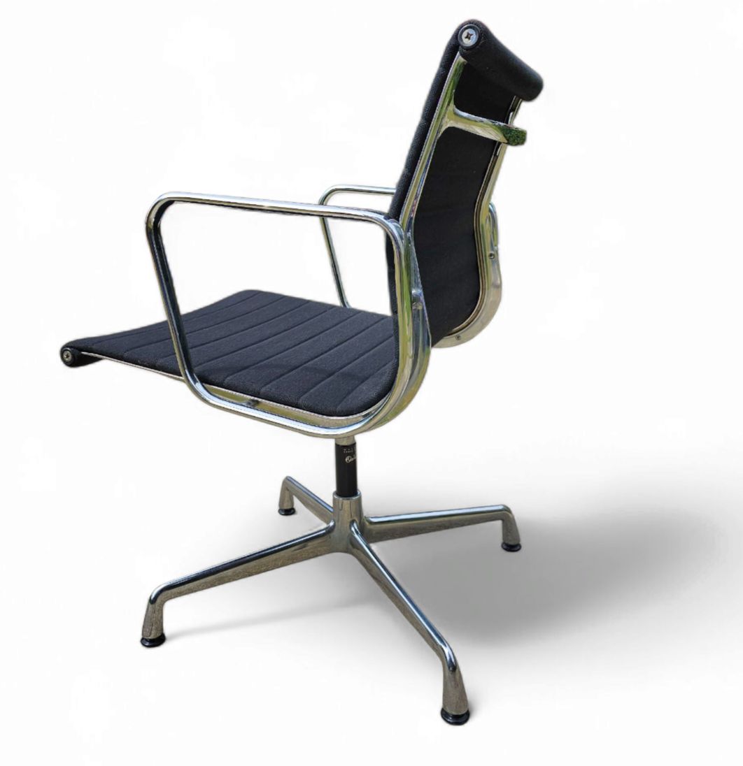 photo vintage Ea 107 / 108 Alu  S / Eames / Vitra Office Chair / Black Hupsak Fabric / Chrome Frame