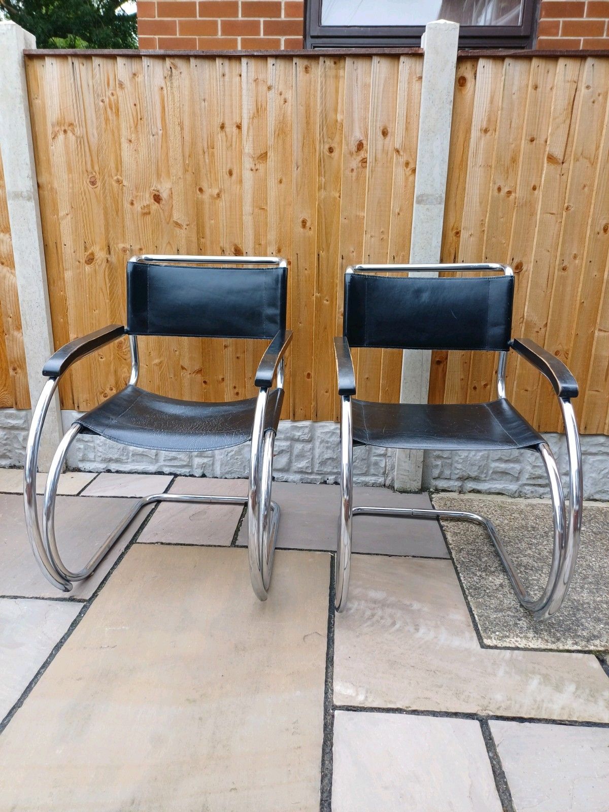 photo vinterior Mies Van Der Rohe Mr20 Armchair Leather Chrome  Armchair Black Leather Vintage