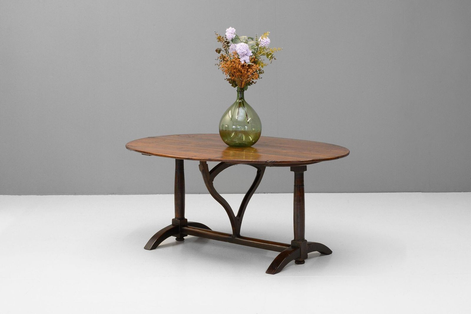 Vigneron Table photo Furniture