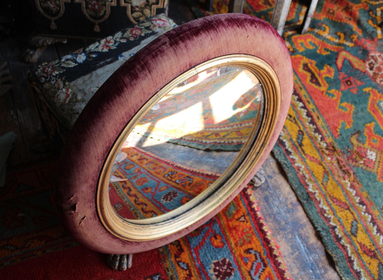 photo vintage 19th Century Faded Velvet Foxed Mercury Convex Country House Mirror
