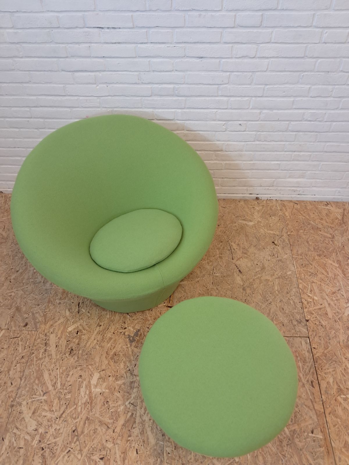 Mushroom 560 Artifort, Chair And Hocker photo Furniture