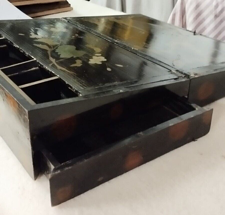 Napoleon III Painted Wood Casket With Chinoiserie And Mother Of Pearl Inlays