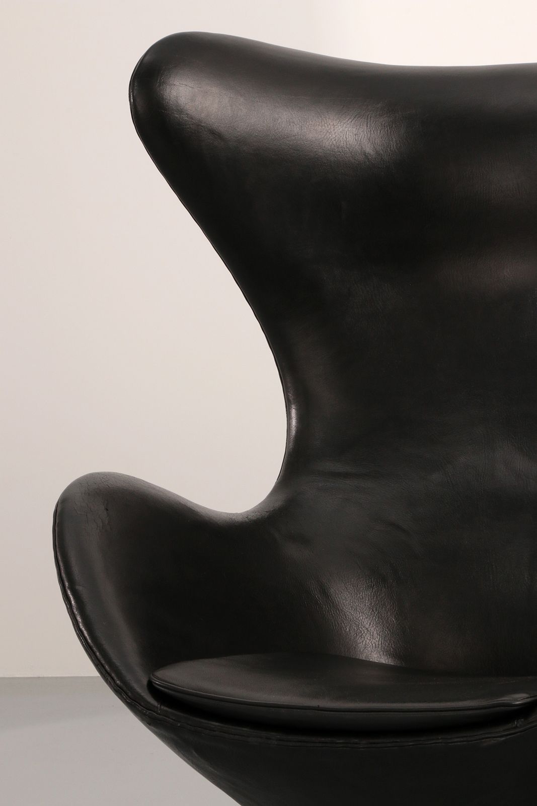The Egg Chair – Arne Jacobsen, Denmark, 1960 – Black Leather By Fritz Hansen photo 7500.0