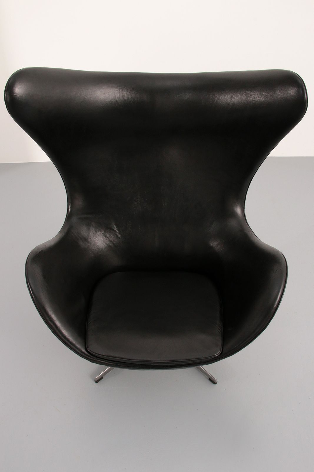 The Egg Chair – Arne Jacobsen, Denmark, 1960 – Black Leather By Fritz Hansen photo vinterior