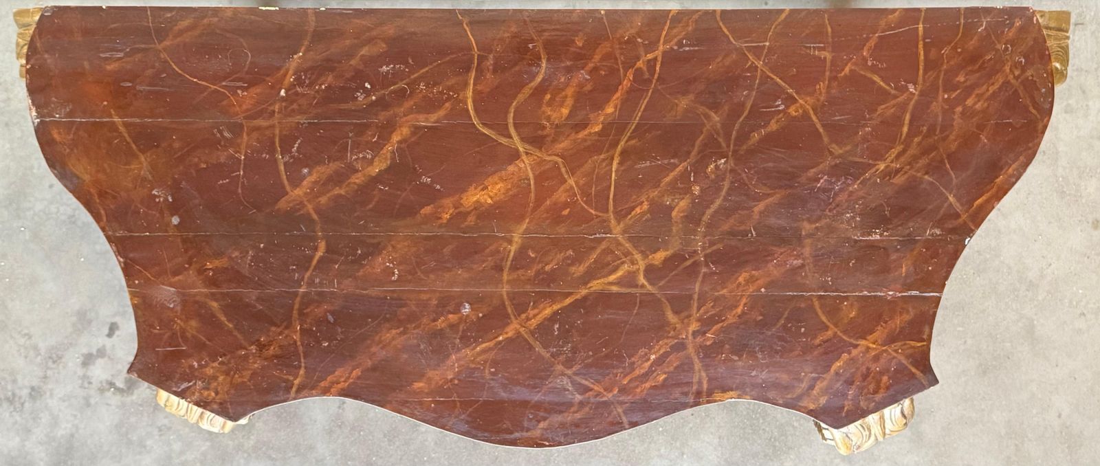 Console italienne faux marbre dorée à décor d'acanthe et de baies, vers 1820 photo vinterior