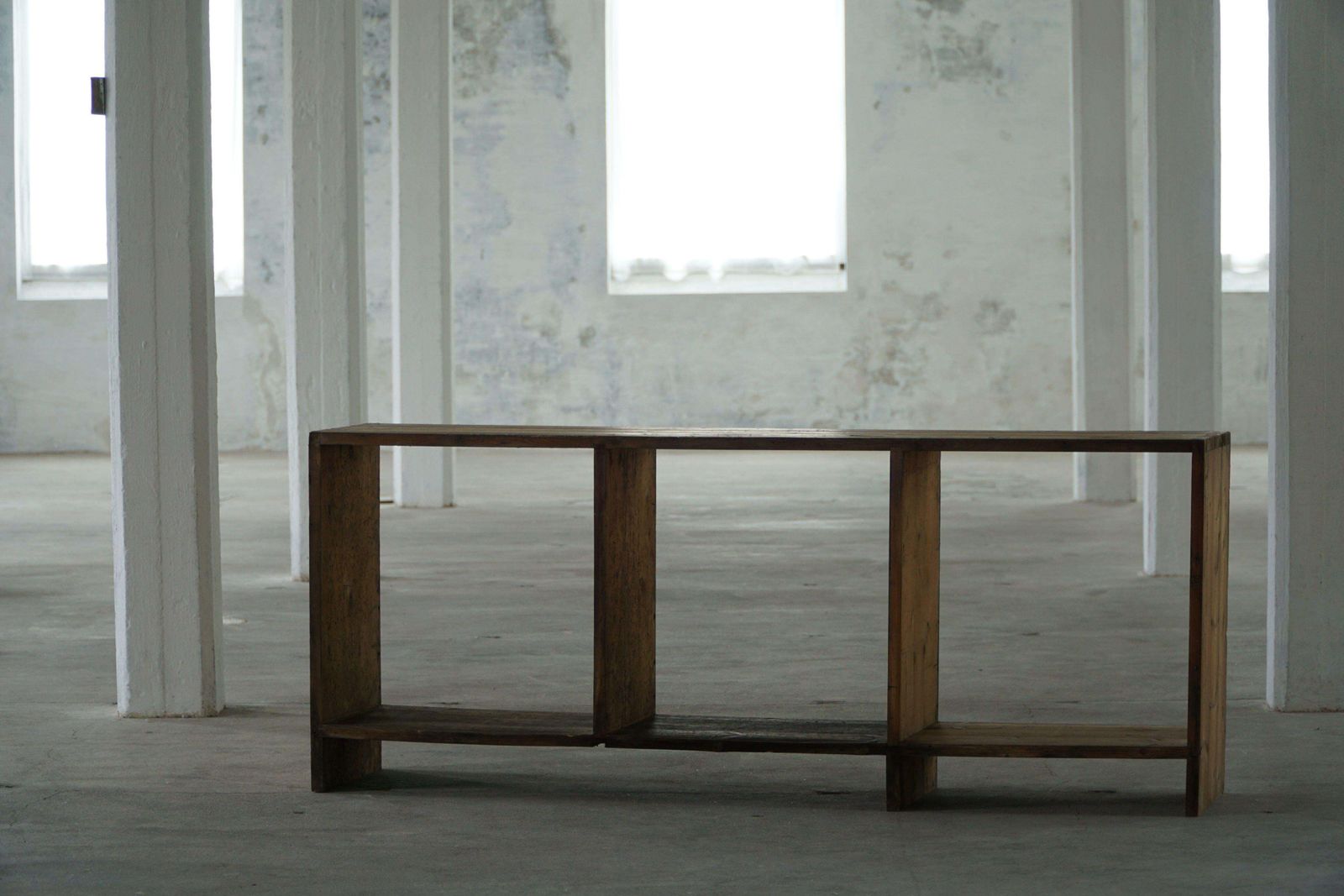 photo vinterior Primitive Early 20th Century French Shelf In Patinated Oak, Wabi Sabi, 1920s