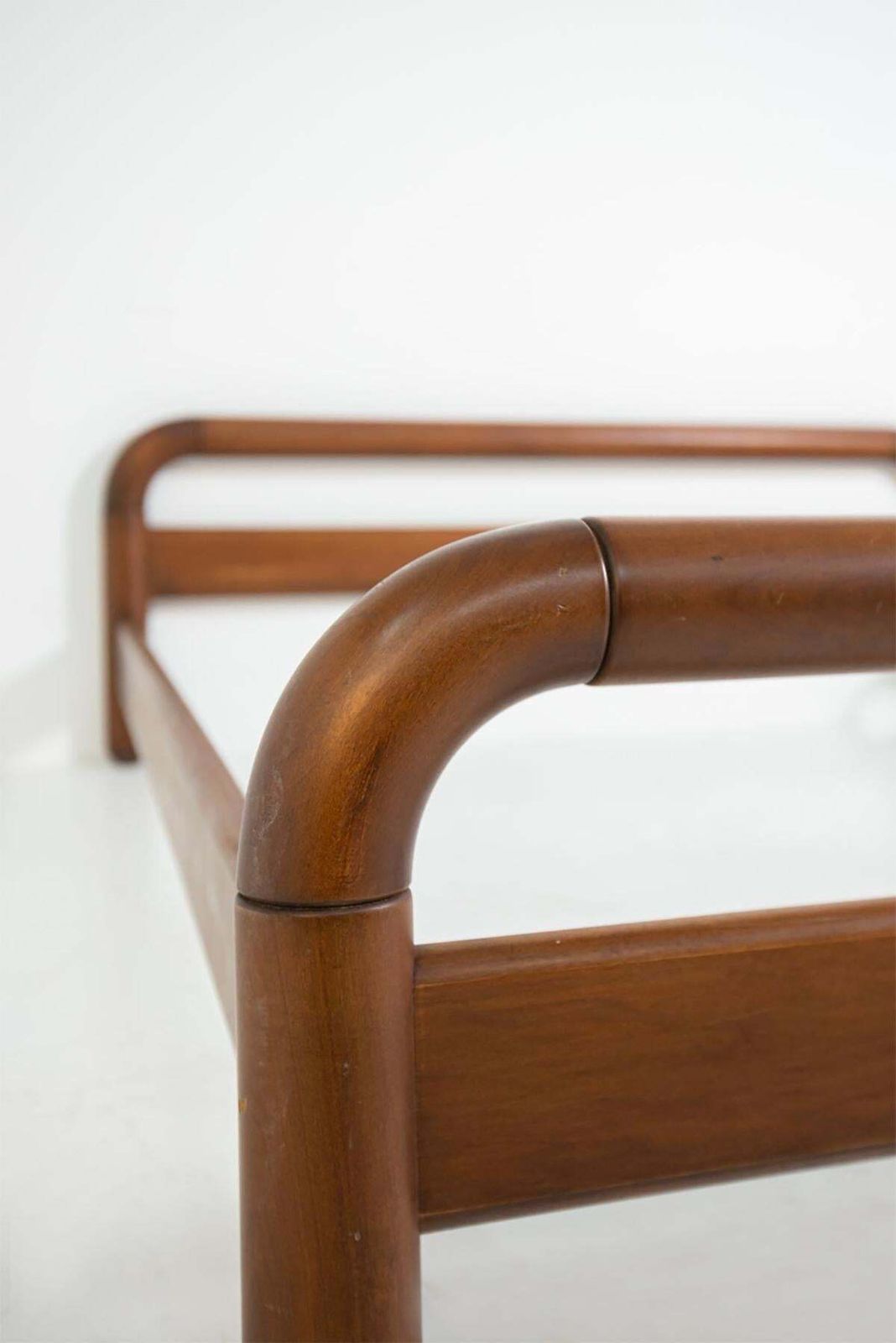 Gardenia Italian Bed, Designer Luciano De Gennaro For Brivio, 1977 photo vinterior
