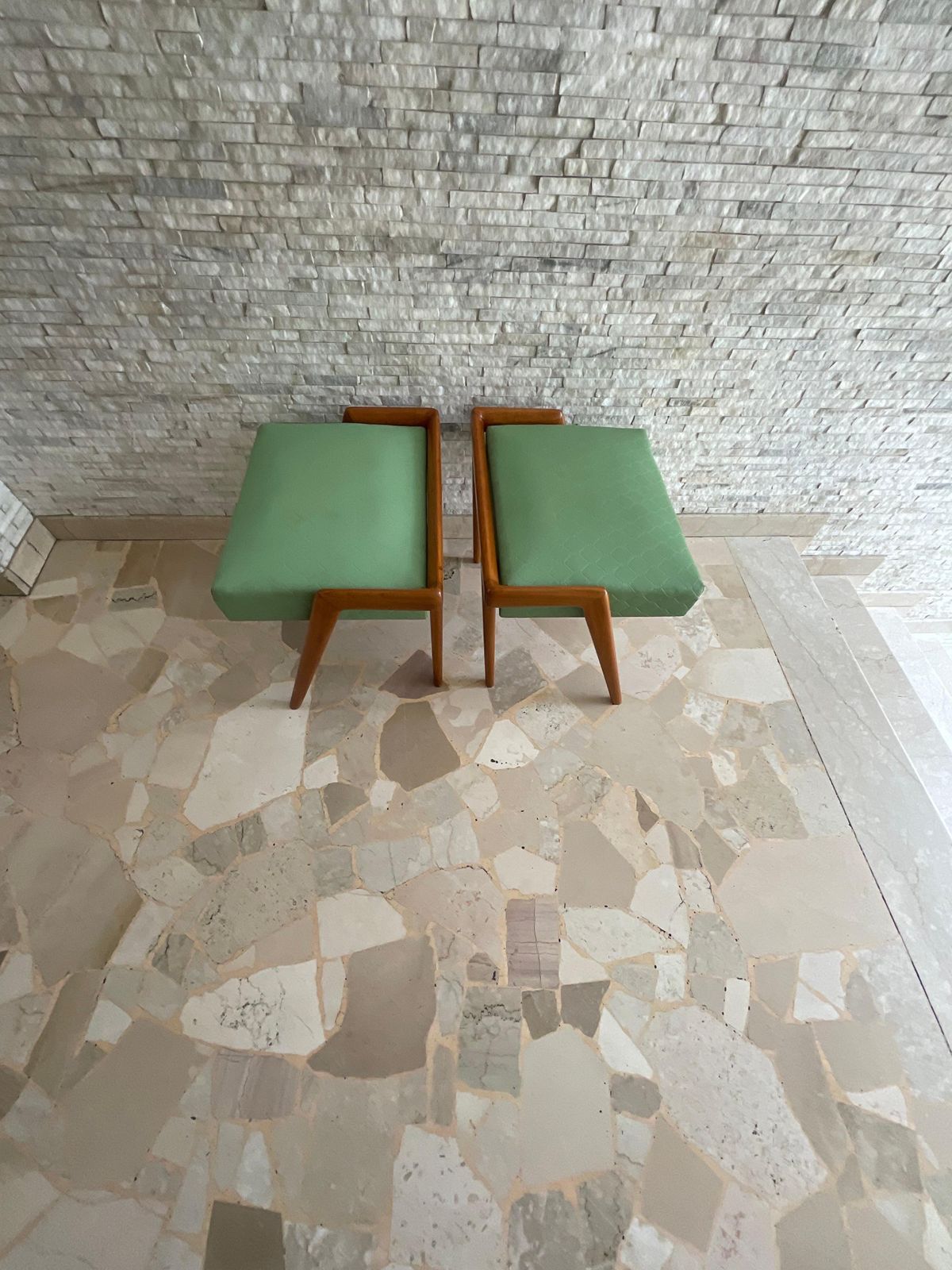 Ico Parisi   Coppia Di Panchette In Ciliegio Imbottitura Originale Ieco Pelle photo furniture