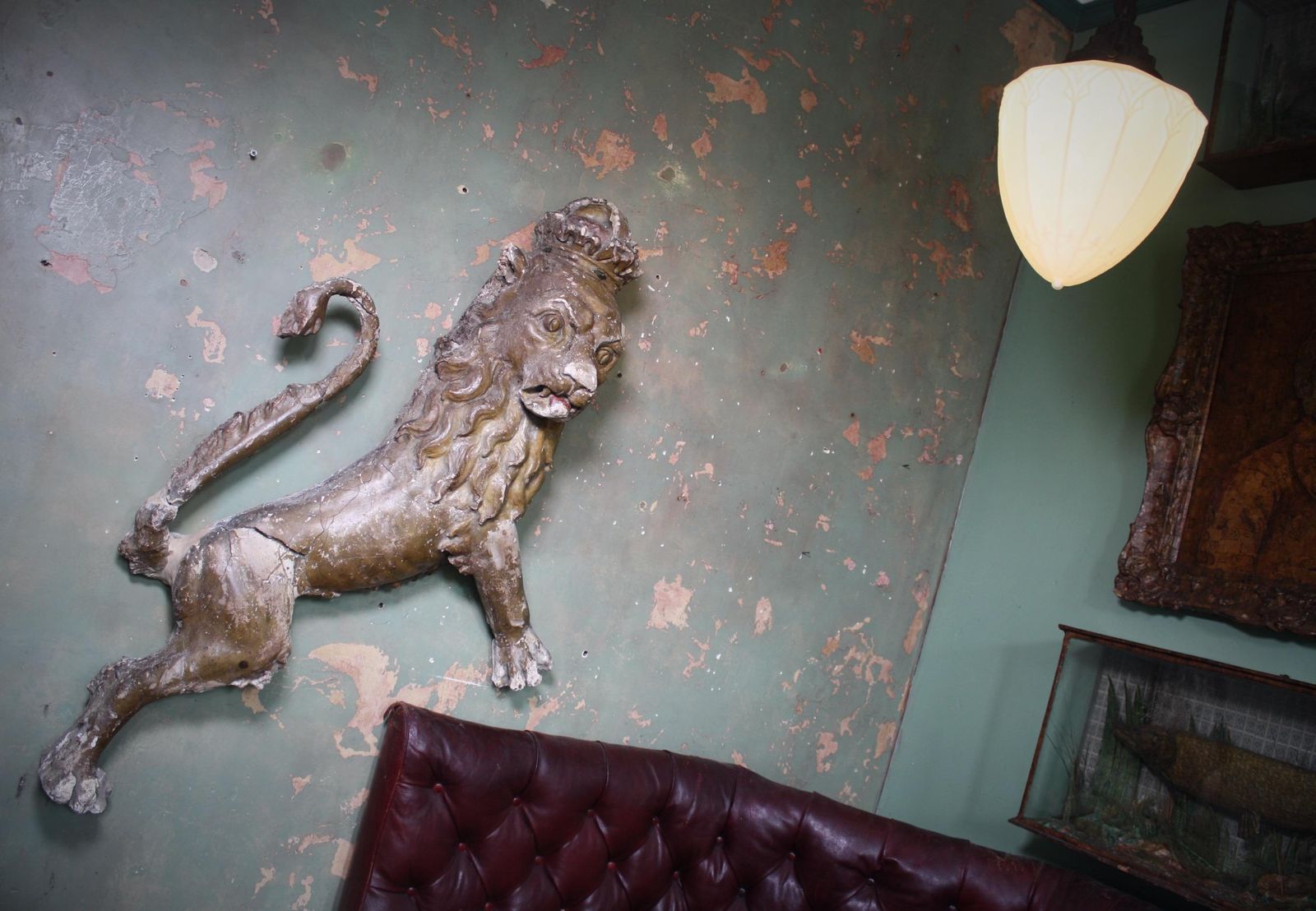 Huge 18th Century Heraldic Armorial Plaster Gesso Gilt Lion photo 4989.0