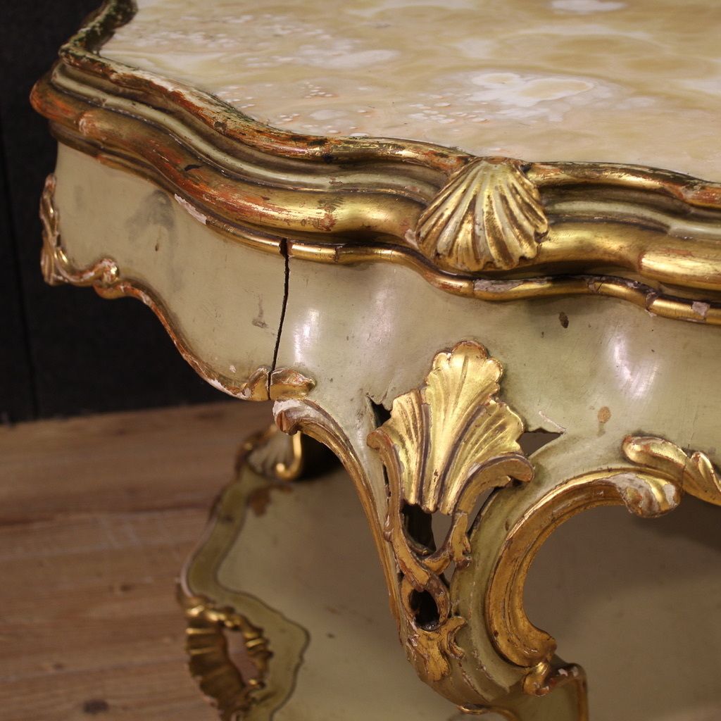 photo furniture Venetian Lacquered Coffee Table In Louis XV Style From The 20th Century