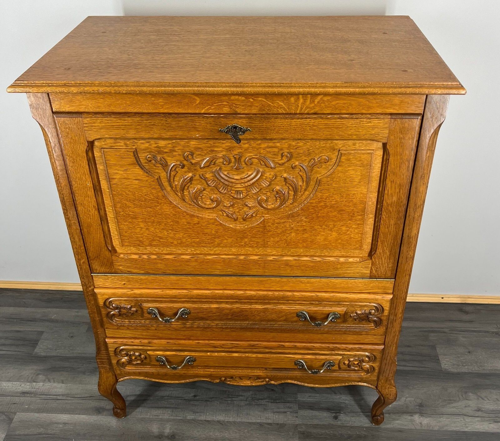 Amazing Vintage French Louis XIV/ Sideboard / Cabinet (Lot 2646)