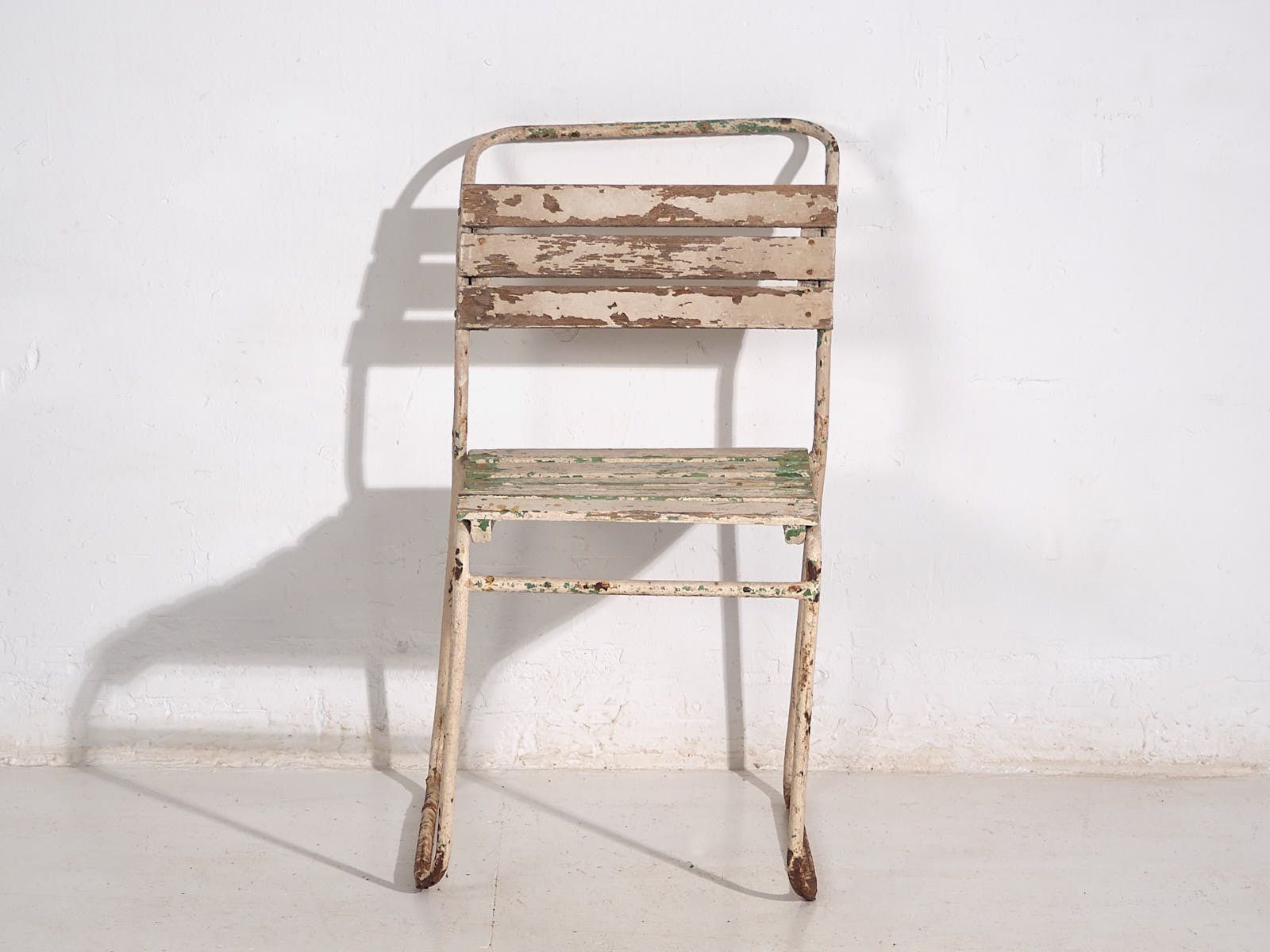photo furniture Antique White Garden Chairs (C.1920). Set Of 4 Pieces #35