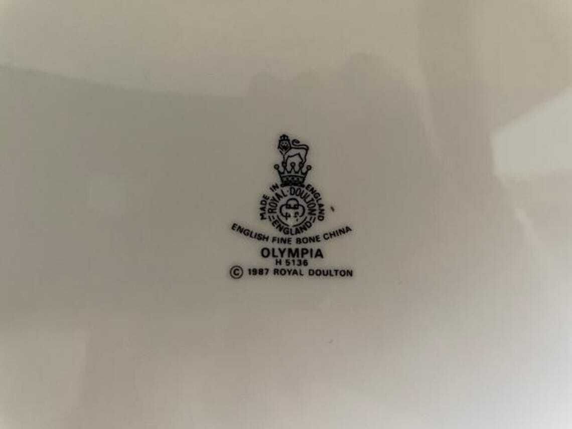 Set Of 6 Royal Doulton Olympia H5136 Dinner Plates   Excellent Condition photo for sale