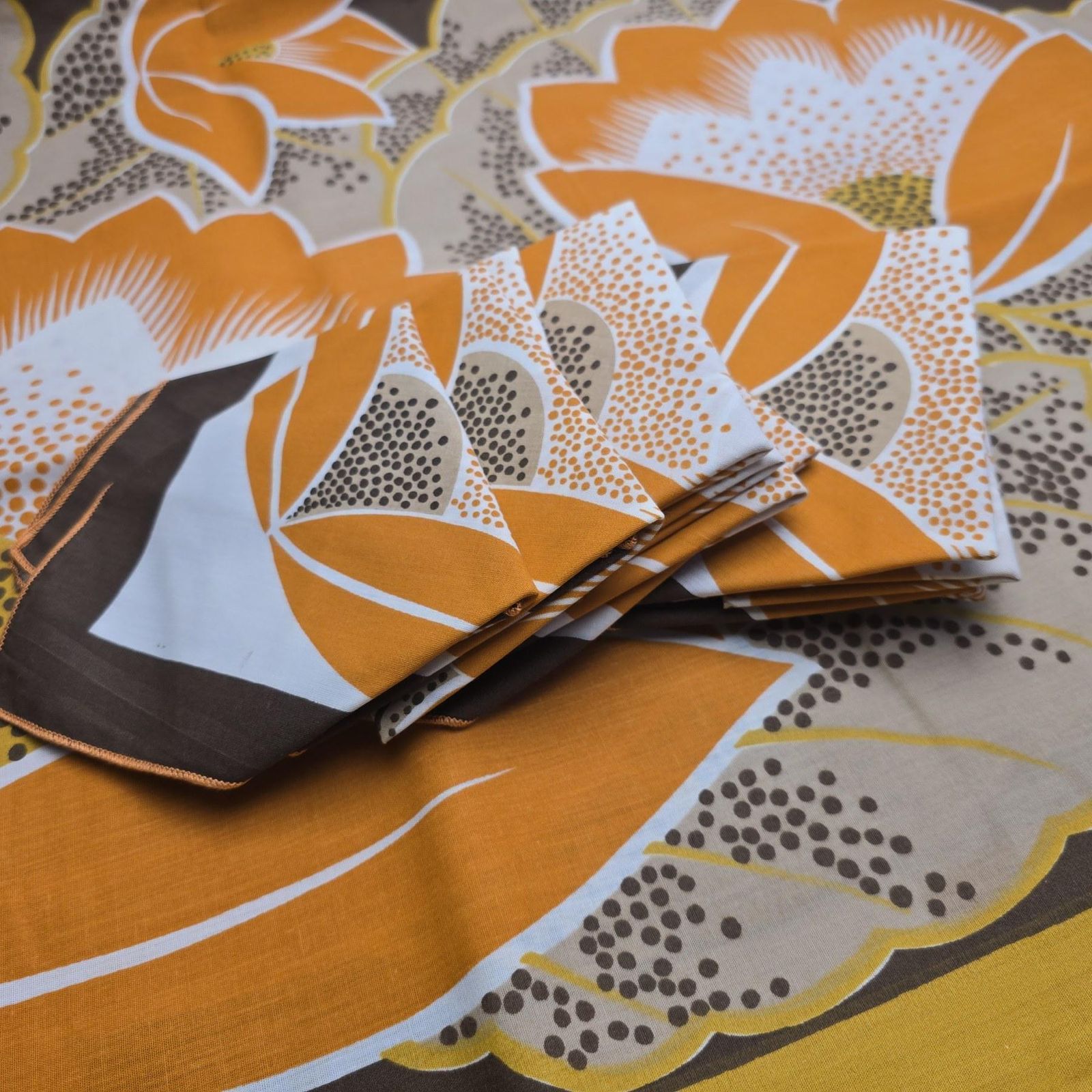 Vintage Italian Tablecloth And 12 Napkins – Made In Italy, Arreda Con Gioia, 1970s Geometric Design, New In Box 100% Cotton photo Textiles