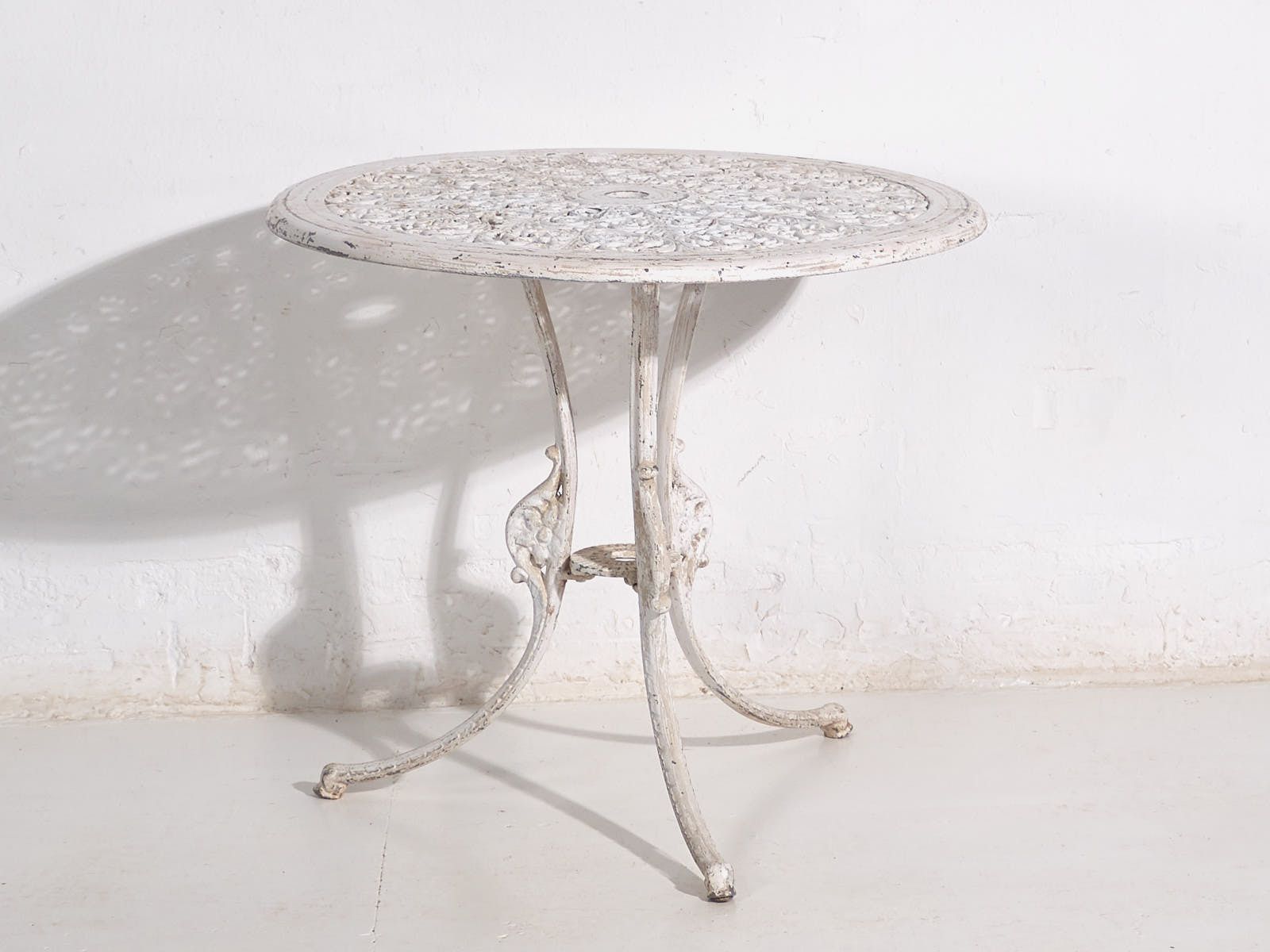 photo vinterior Art Nouveau Garden Table And Chairs Set (C.1950). Set Of 5 Pieces