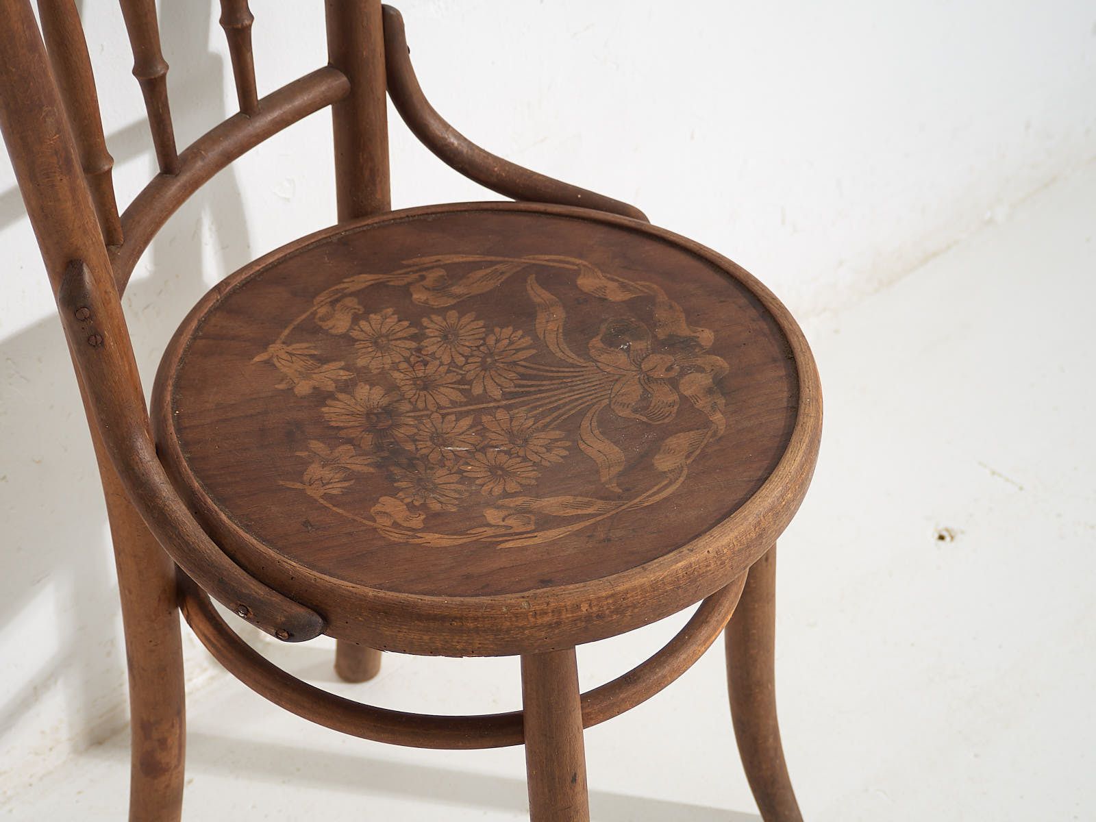 photo vinterior Antique Parisian Cafe Style Chairs (C.1920). Set Of 6 Pieces #3
