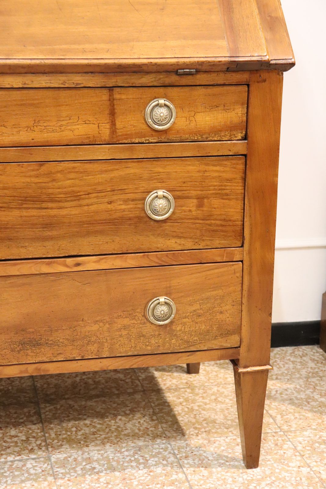 Antique Chest Of Drawers In Walnut, 1700s photo vinterior