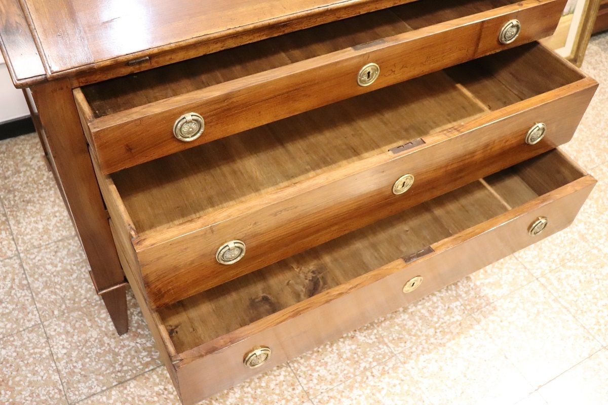 photo vinterior Antique Chest Of Drawers In Walnut, 1700s