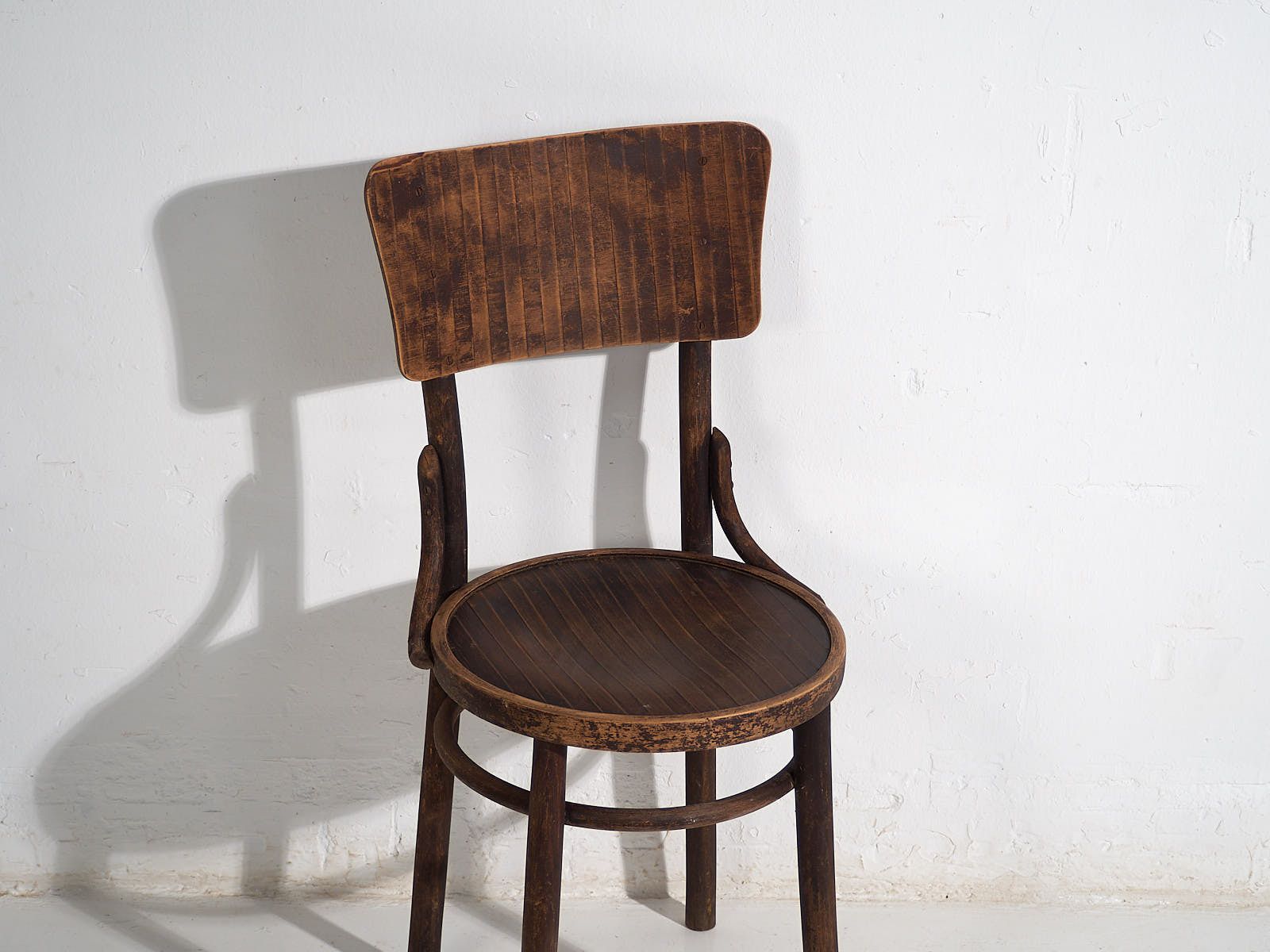 831.0 Antique Bentwood Dining Chairs (C.1920). Set Of 4 Pieces #6 photo