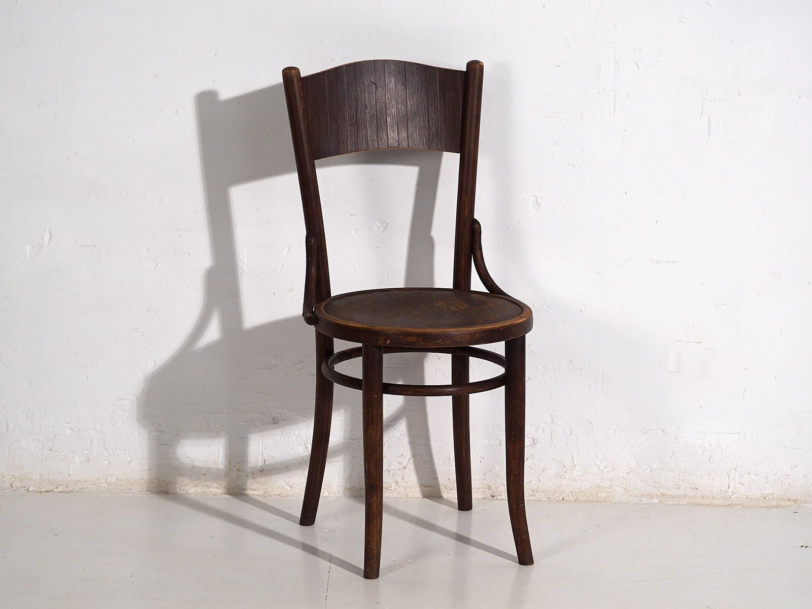 Thonet Mundus Antique Bentwood Chairs (C.1920). Set Of 4 Pieces #3 photo buy