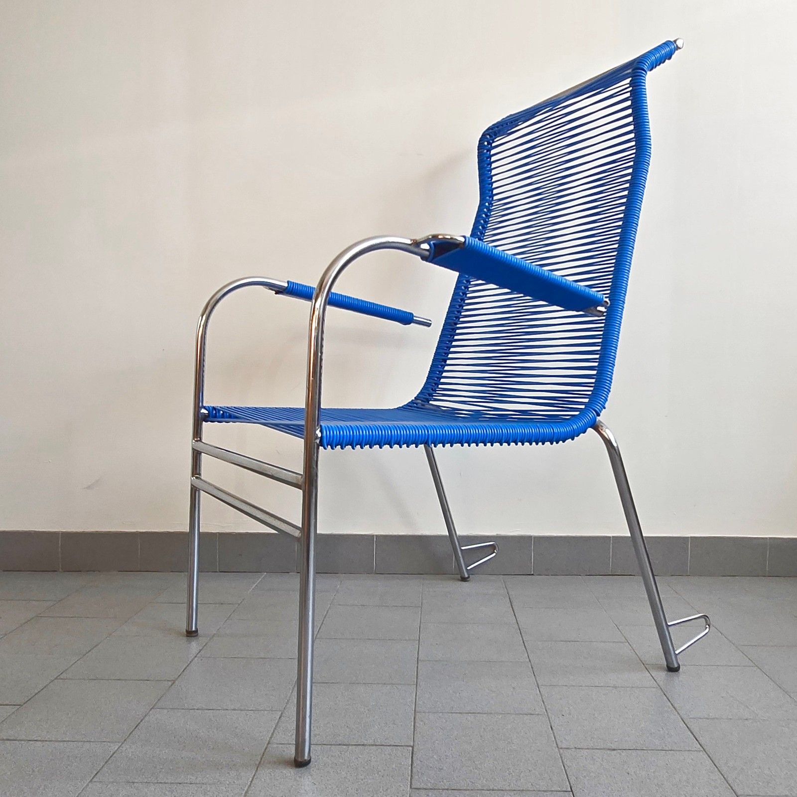 photo vintage Vintage 1960s Blue Wire & Chrome Steel Scoubidou Armchair 60s Retro 1960s Zazou