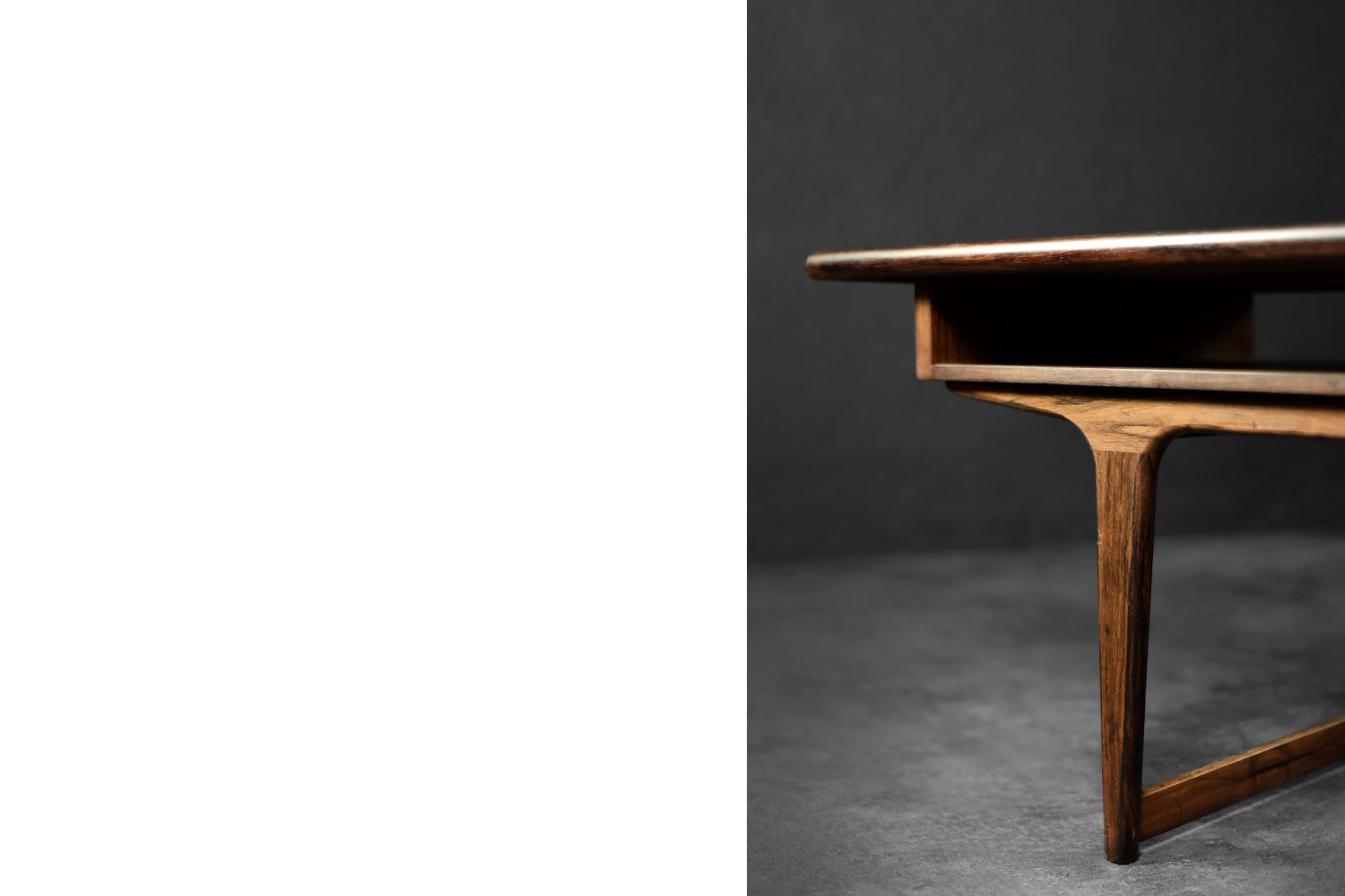 photo vintage Mid Century Modern Danish Rosewood Coffee Table With Shelf, 1960s