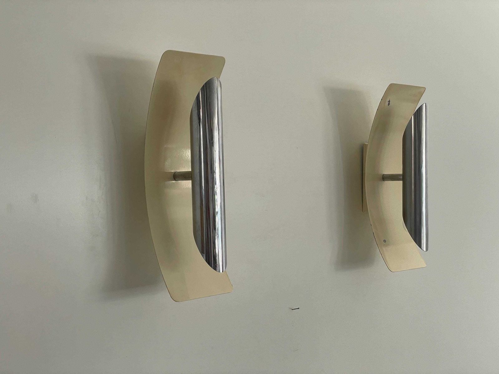 photo for sale Enamaled Metal And Chrome Head Pair Of Wall Lamps By Reggiani, 1960s, Italy