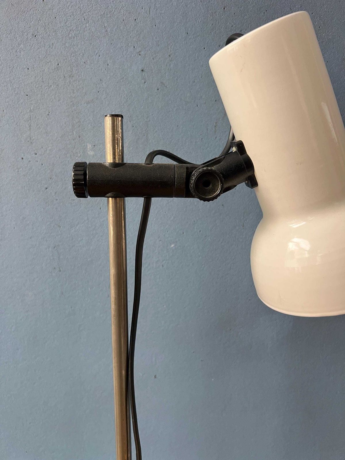 Kleine Witte Mid Century Vloerlamp photo vintage